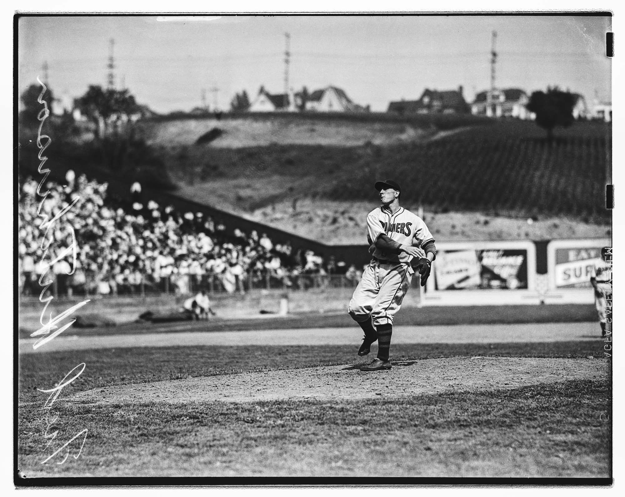 Image of Fred Hutchinson pitching in Seattle Rainiers uniform, Seattle, 1938