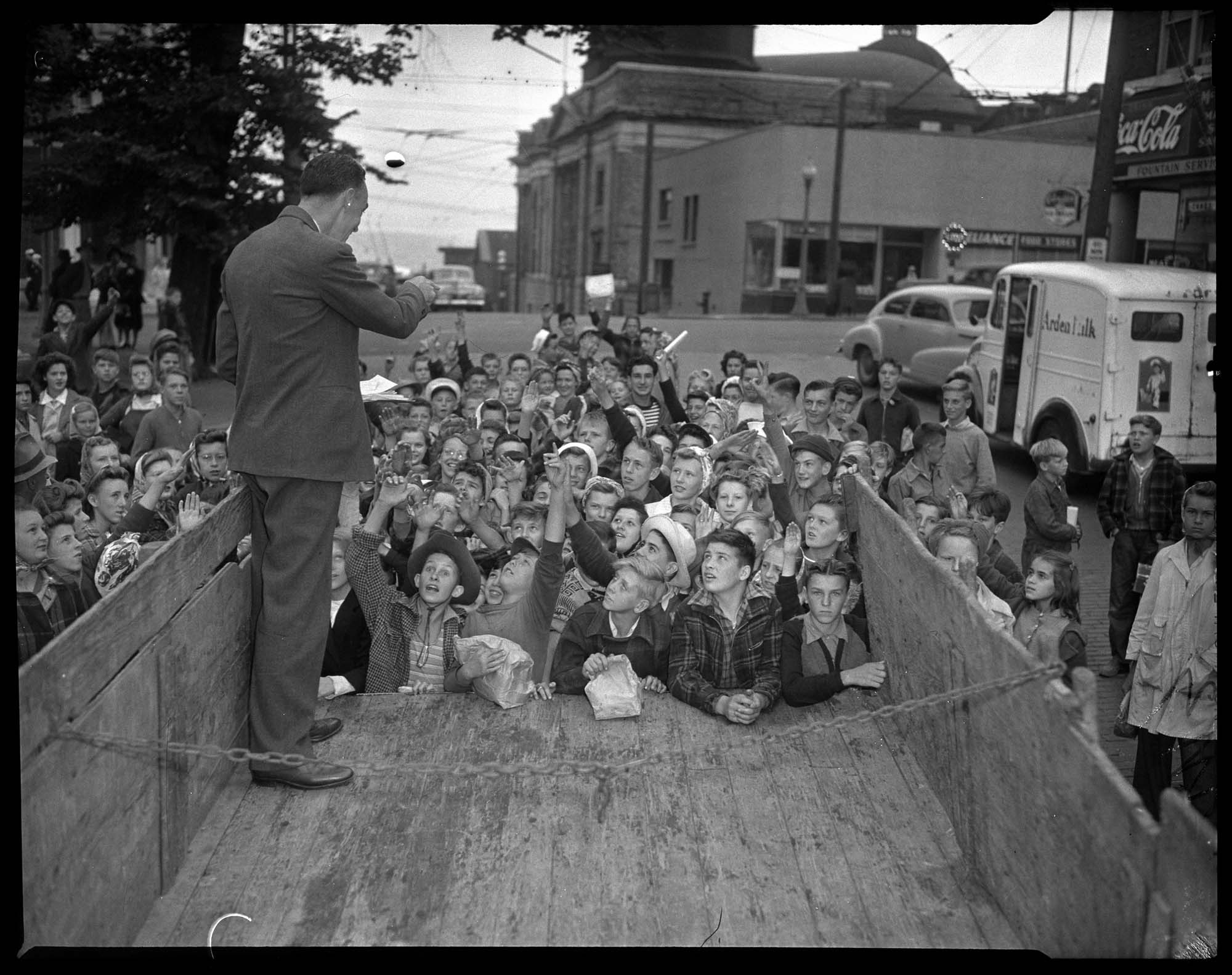 Image of Seattle youth eager to pick raspberries, Seattle, August 12, 1943
