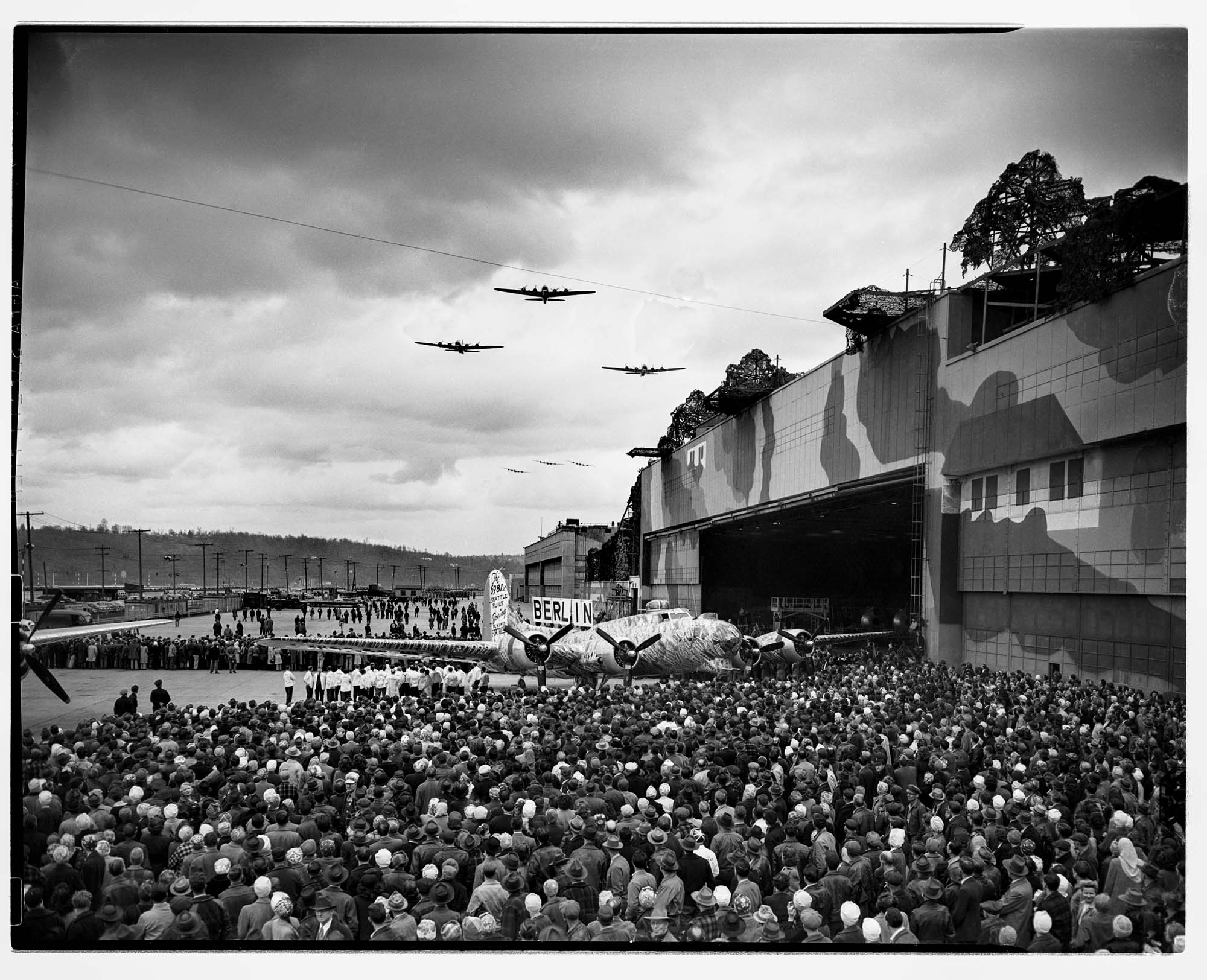 Image of Boeing B-17 ceremony, Seattle, 1945