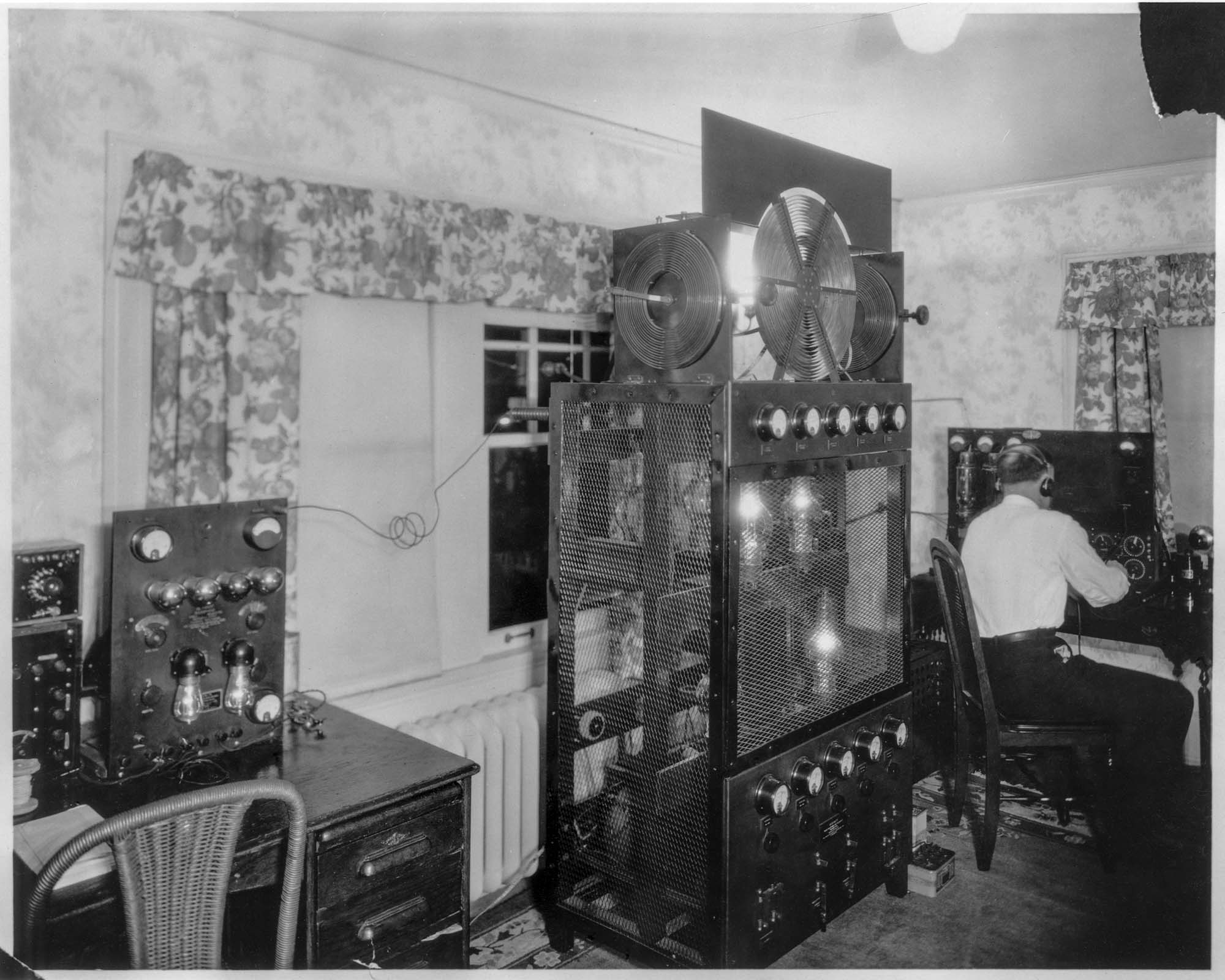 Image of Radio station KFQX in Olmstead home, Seattle, 1924