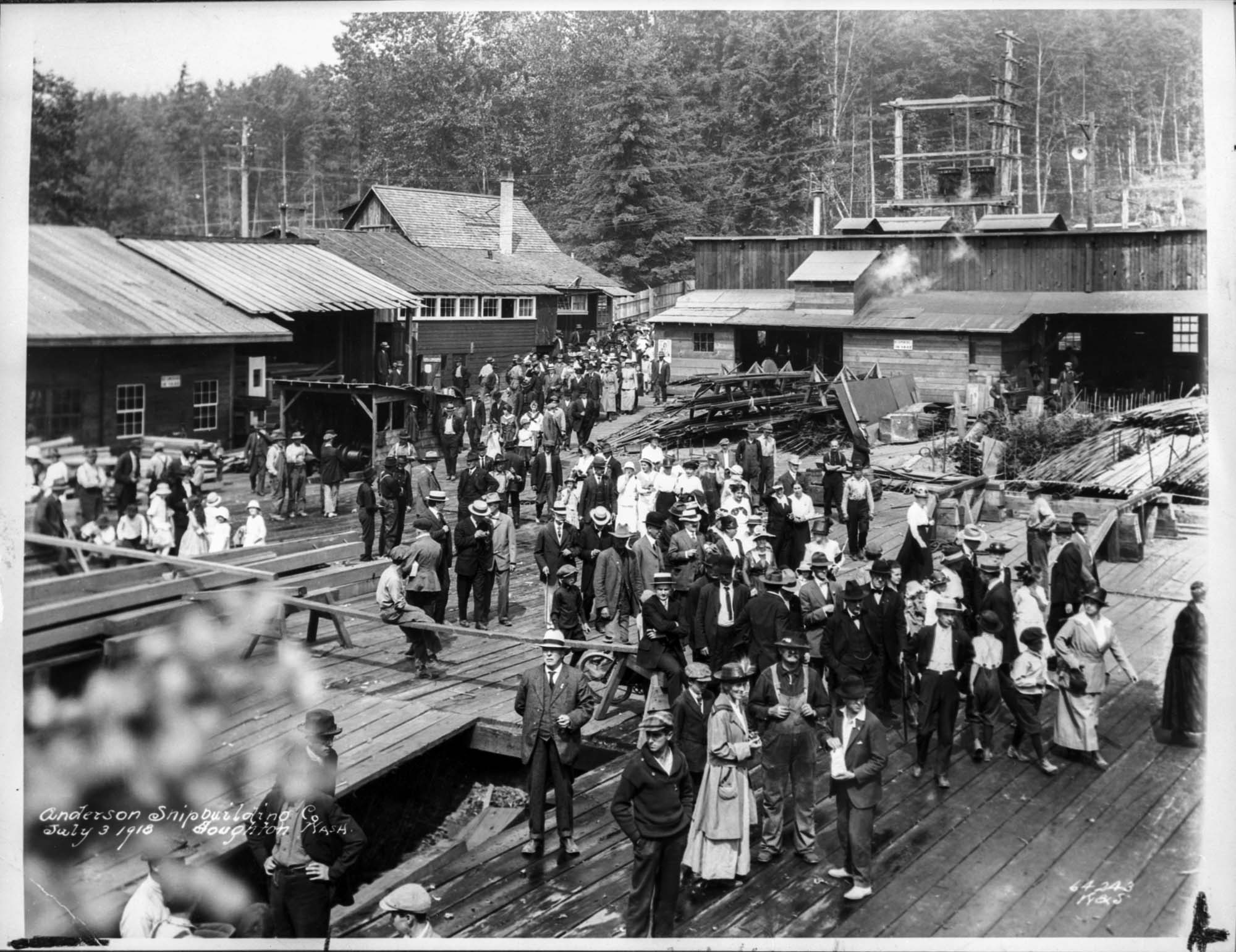 Image of Crowd at the Anderson shipyard, July 3, 1918
