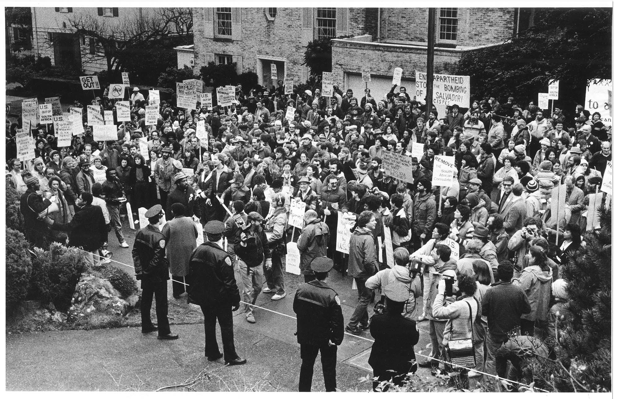 Image of Anti-apartheid demonstrators protesting at South African consulate, Seattle, January 23, 1985