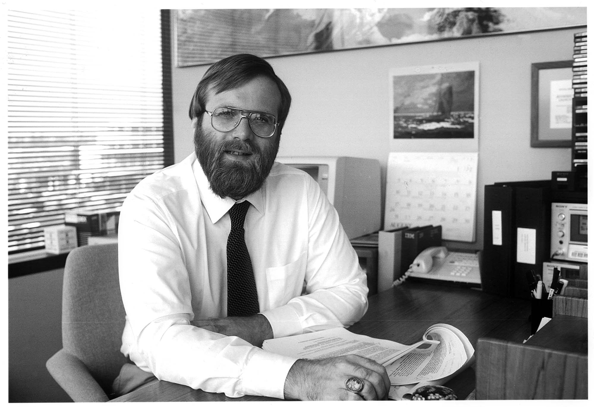 Paul Allen in his office, Bellevue, circa 1990 – Museum of History \u0026  Industry, image size:2000x1372