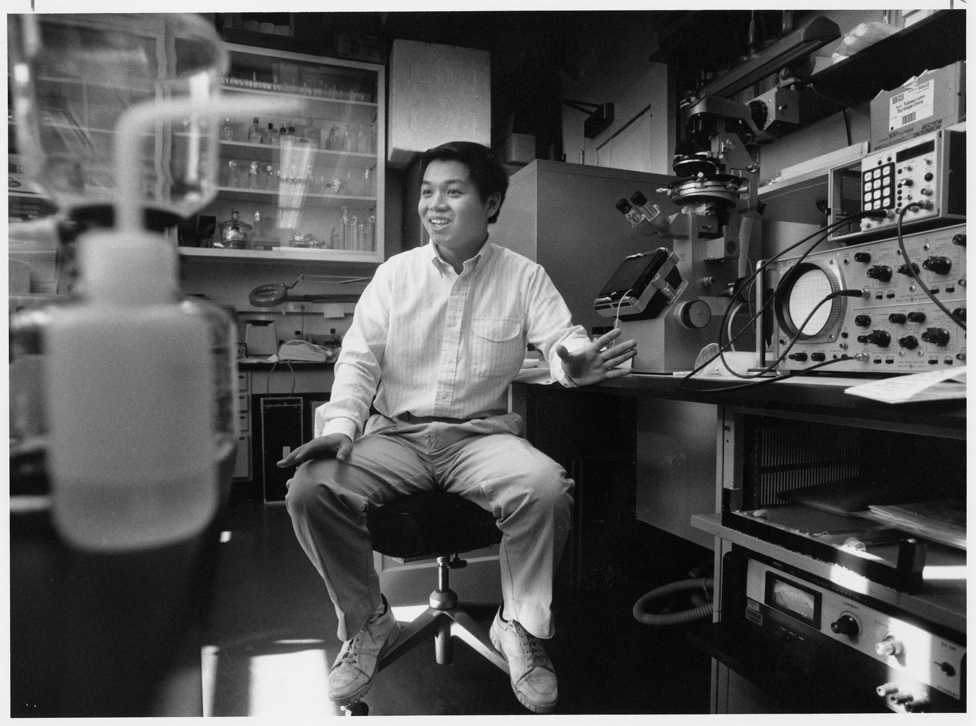 Image of Thien Nguyen in his lab at UW, Seattle, October 2, 1991