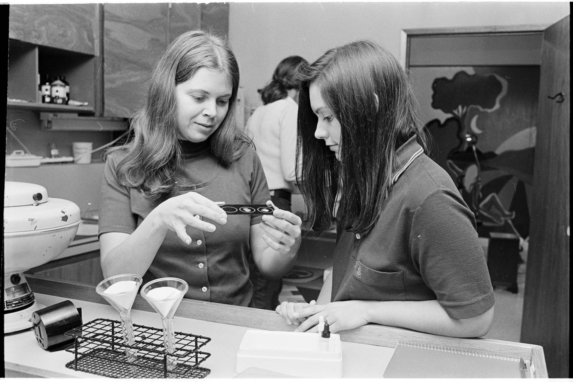Image of Two women at the Aradia Women's Clinic, Seattle,  November 16, 1972
