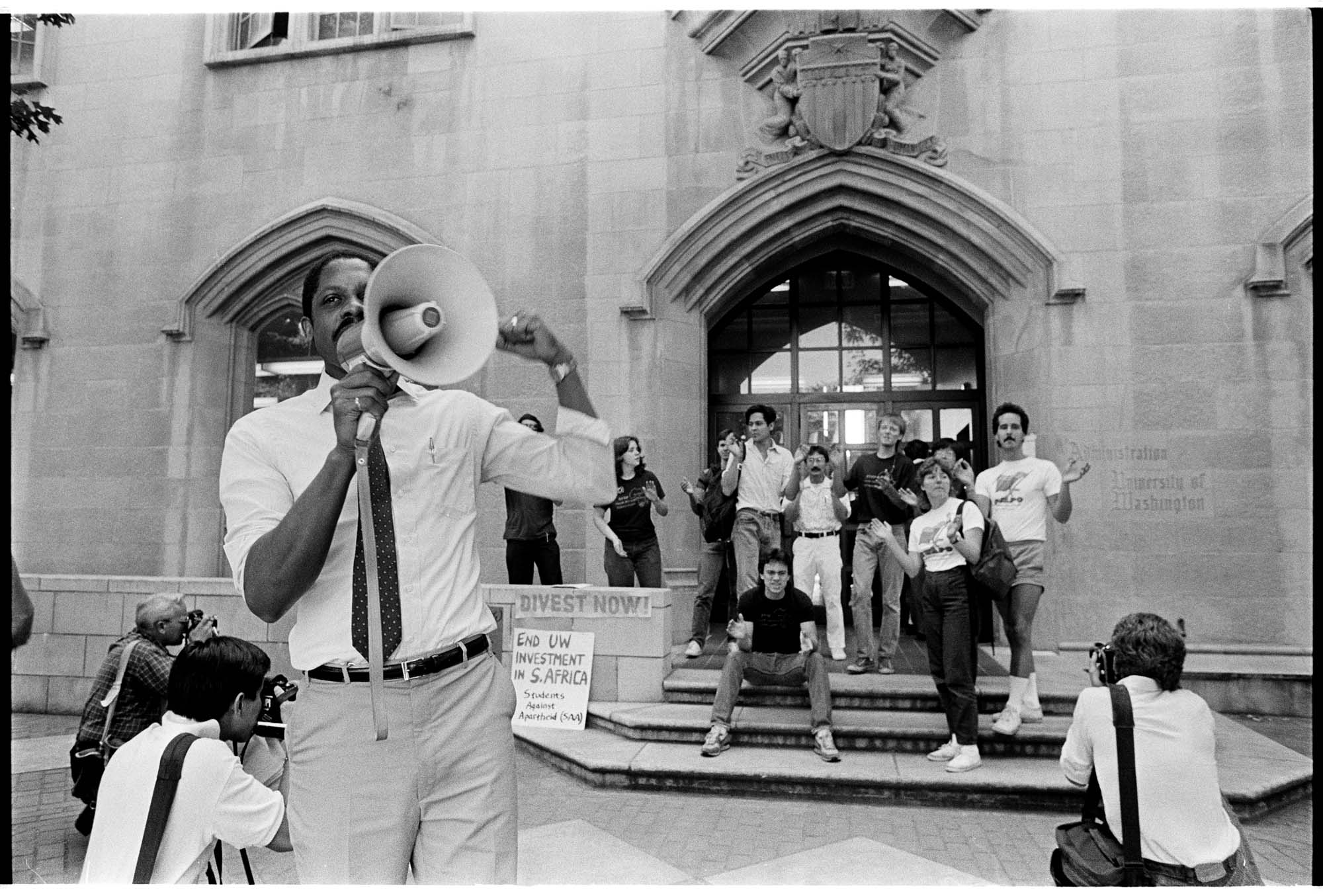 Image of Students protesting outside Board of Regents meeting, August 22, 1986