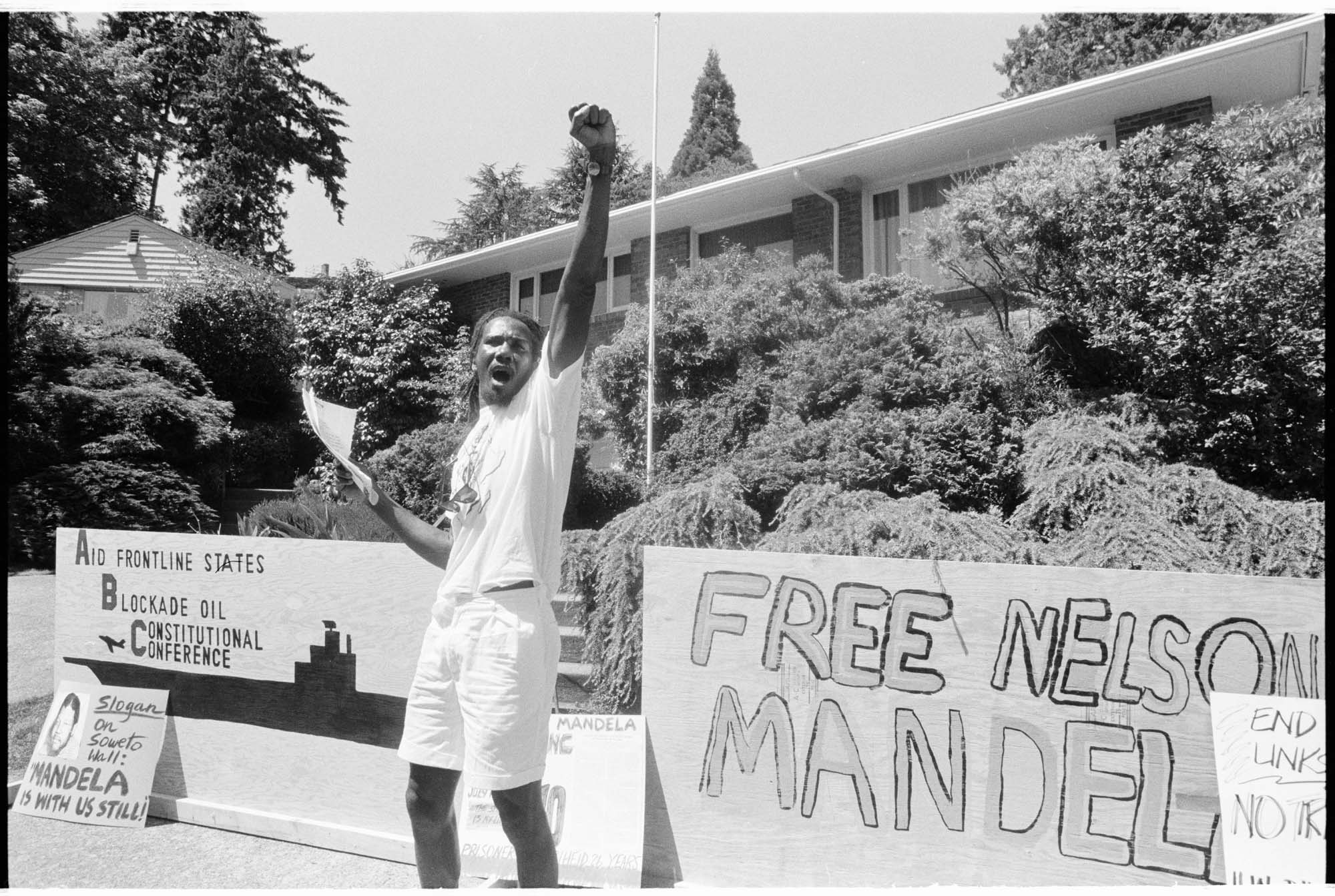 Image of Ras Bongo protesting in front of the South African Consulate's home, Seattle, July 17, 1988