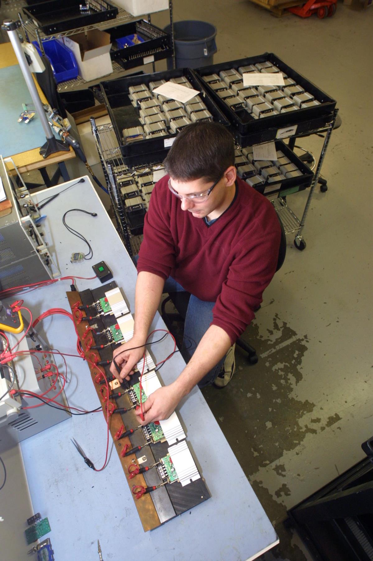 Image of Tony Falaschi testing a product at Intra Technologies, Tukwila, December 23, 2002