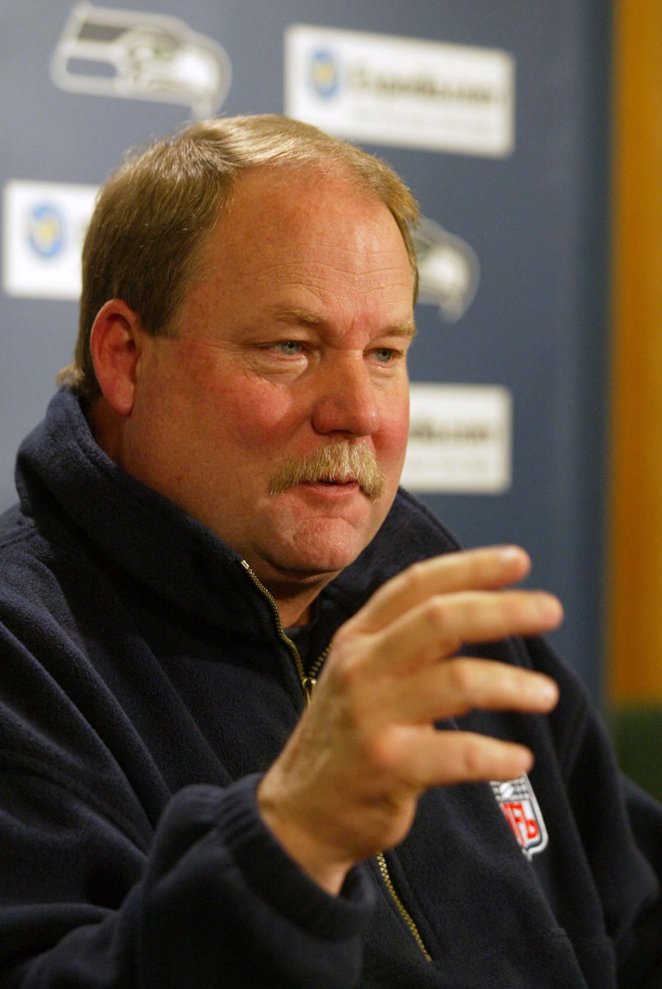 Image of Mike Holmgren at a Seattle Seahawks press conference, Kirkland, December 31, 2002