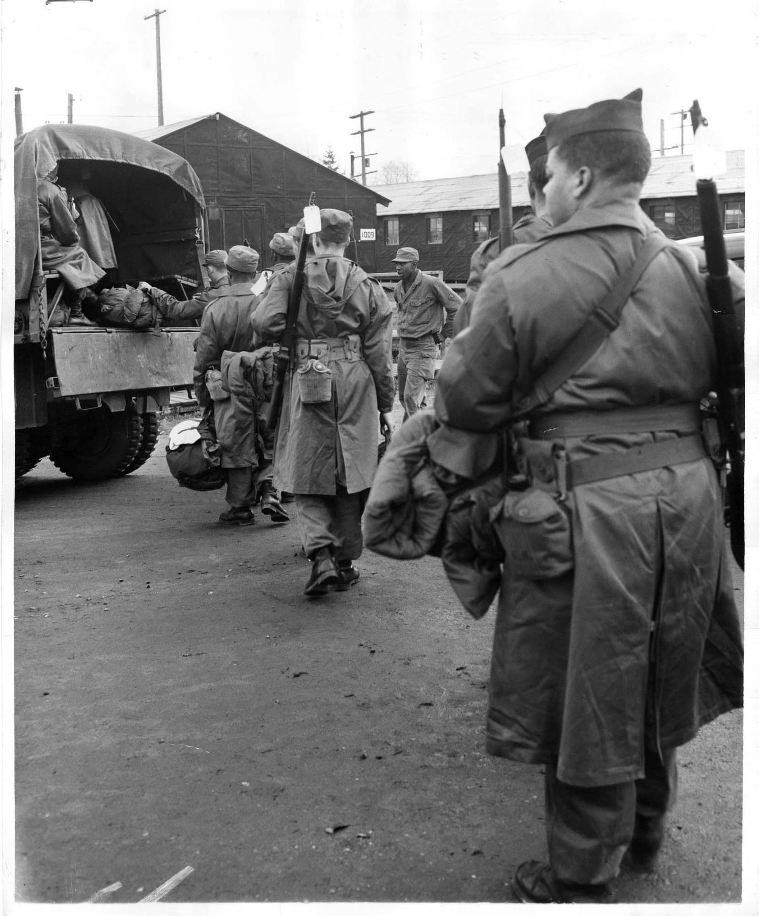 Image of Servicemen at Fort Lawton preparing to leave for Korea, November 29, 1950