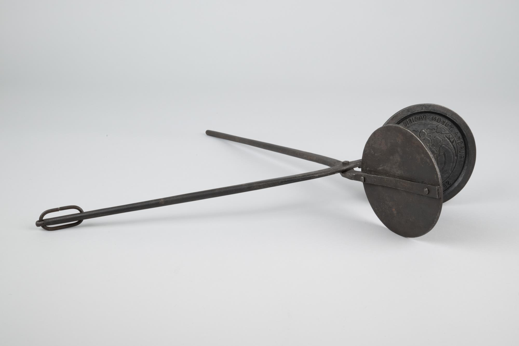 Image of Senbei iron with AYPE seal, from the Sagamiya Confectionary Co., 1909