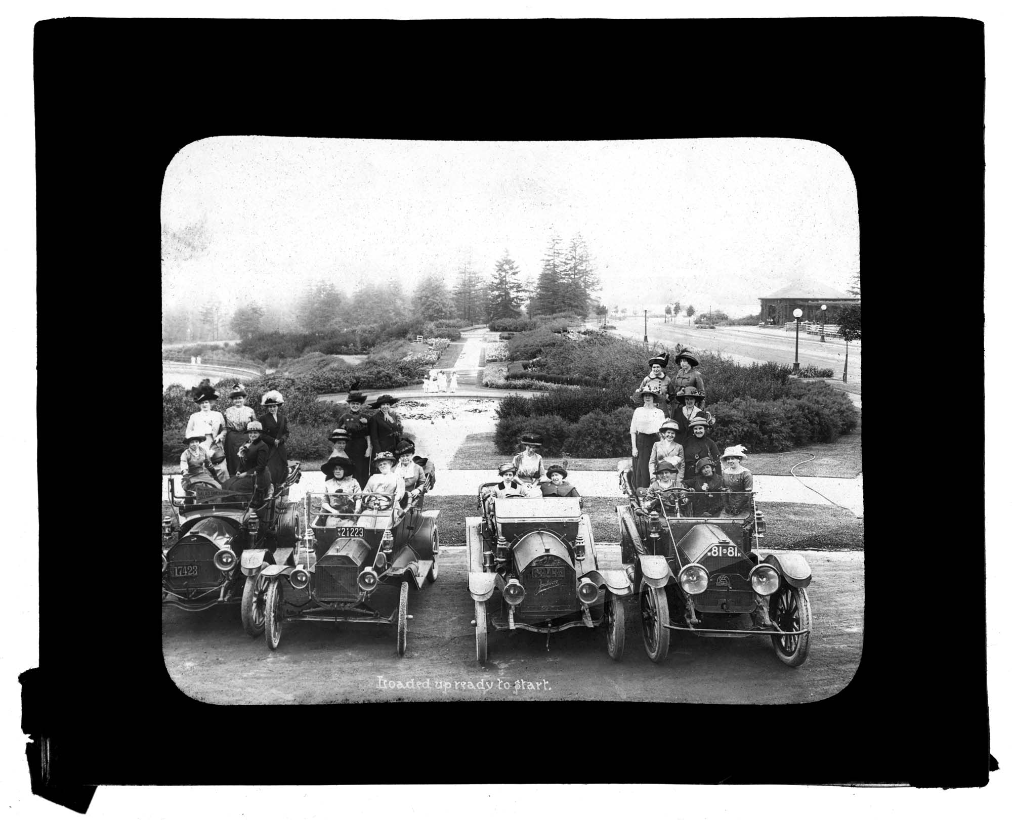 Image of Women's Commercial Club of Seattle in automobiles at Volunteer Park, Seattle, circa 1914