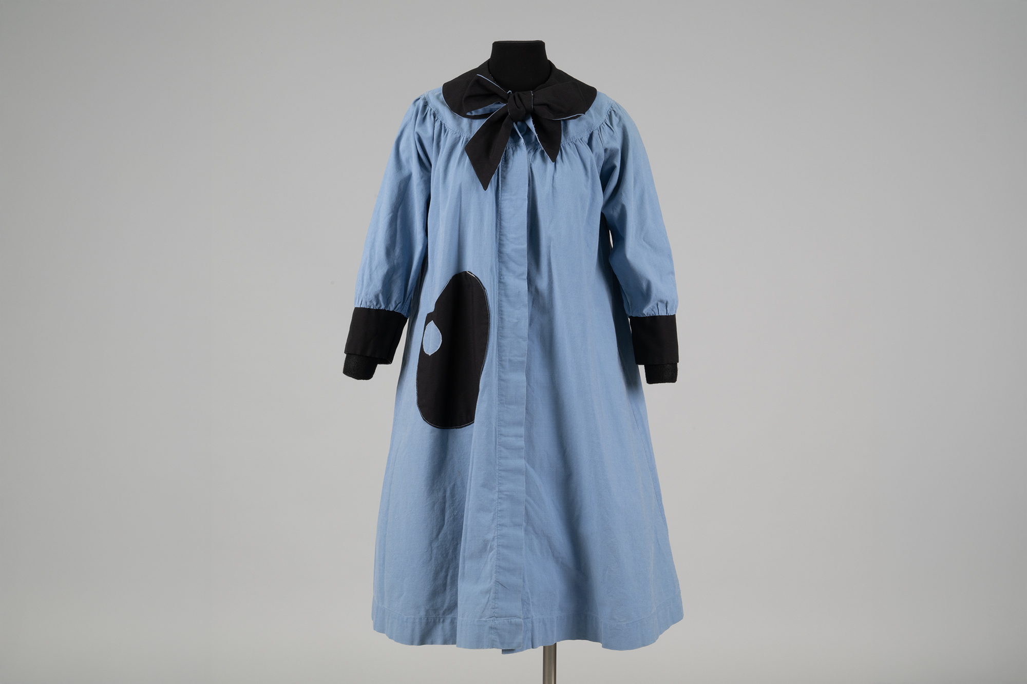 Image of Artist smock used by Jean Raleigh Eckert at the Seattle World's Fair, 1962