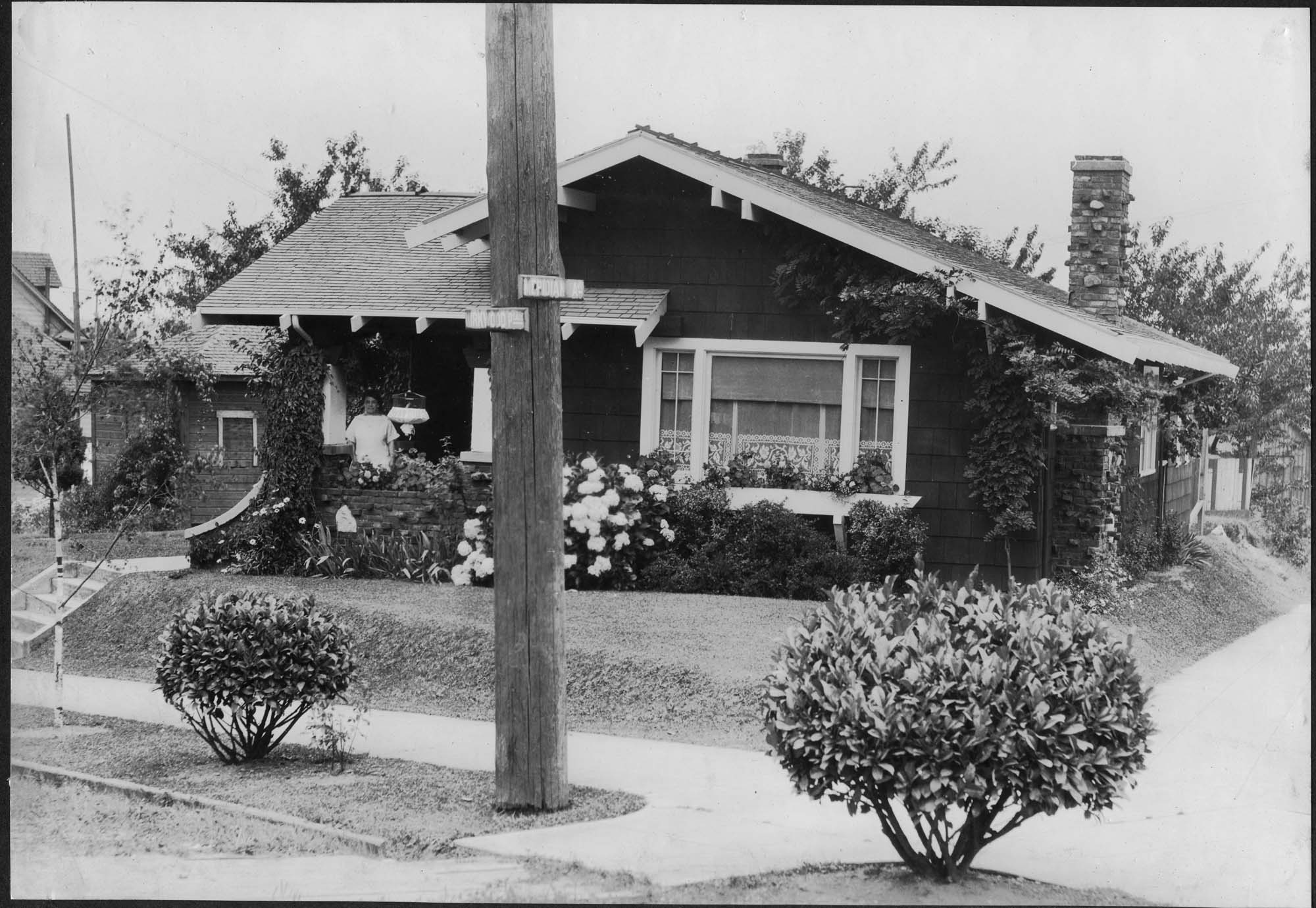 Image of House on northwest corner of Meridian and Kirkwood Place, Seattle, circa 1925