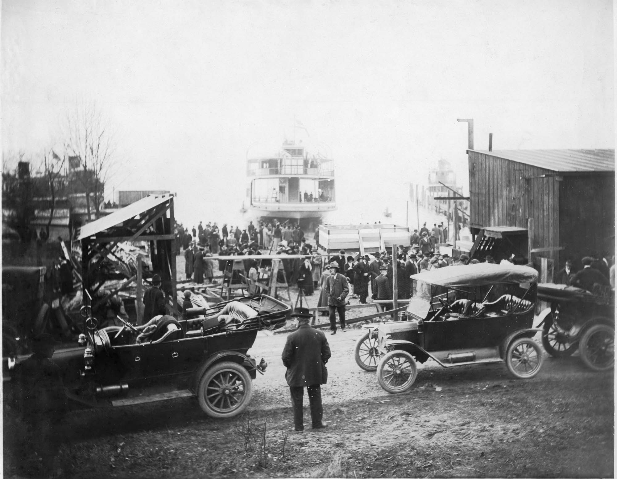 Image of Ferry Issaquah launching, Kirkland, 1914