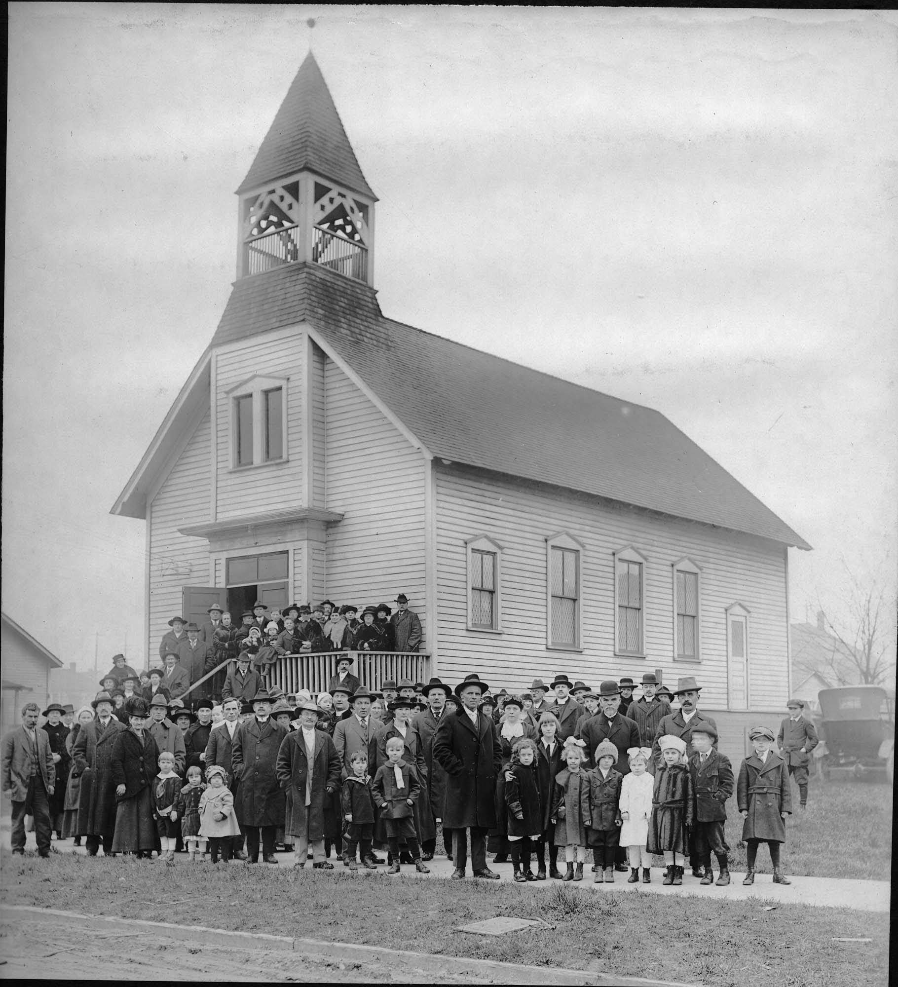 Image of Finnish Evangelical Lutheran Church and parishioners, Seattle, circa 1922