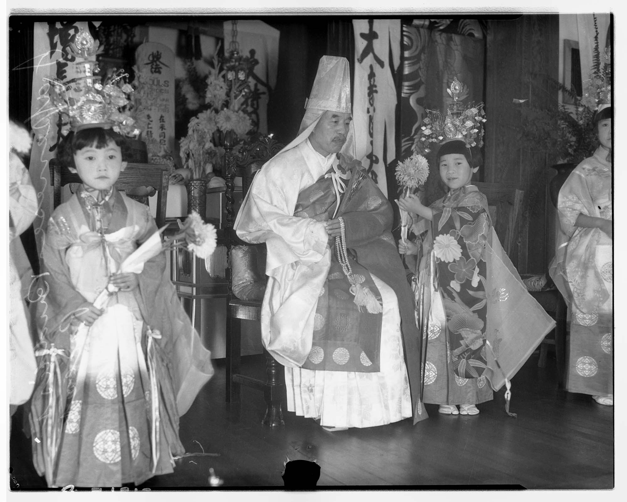 Image of Buddhist priest with children, Seattle, 1930