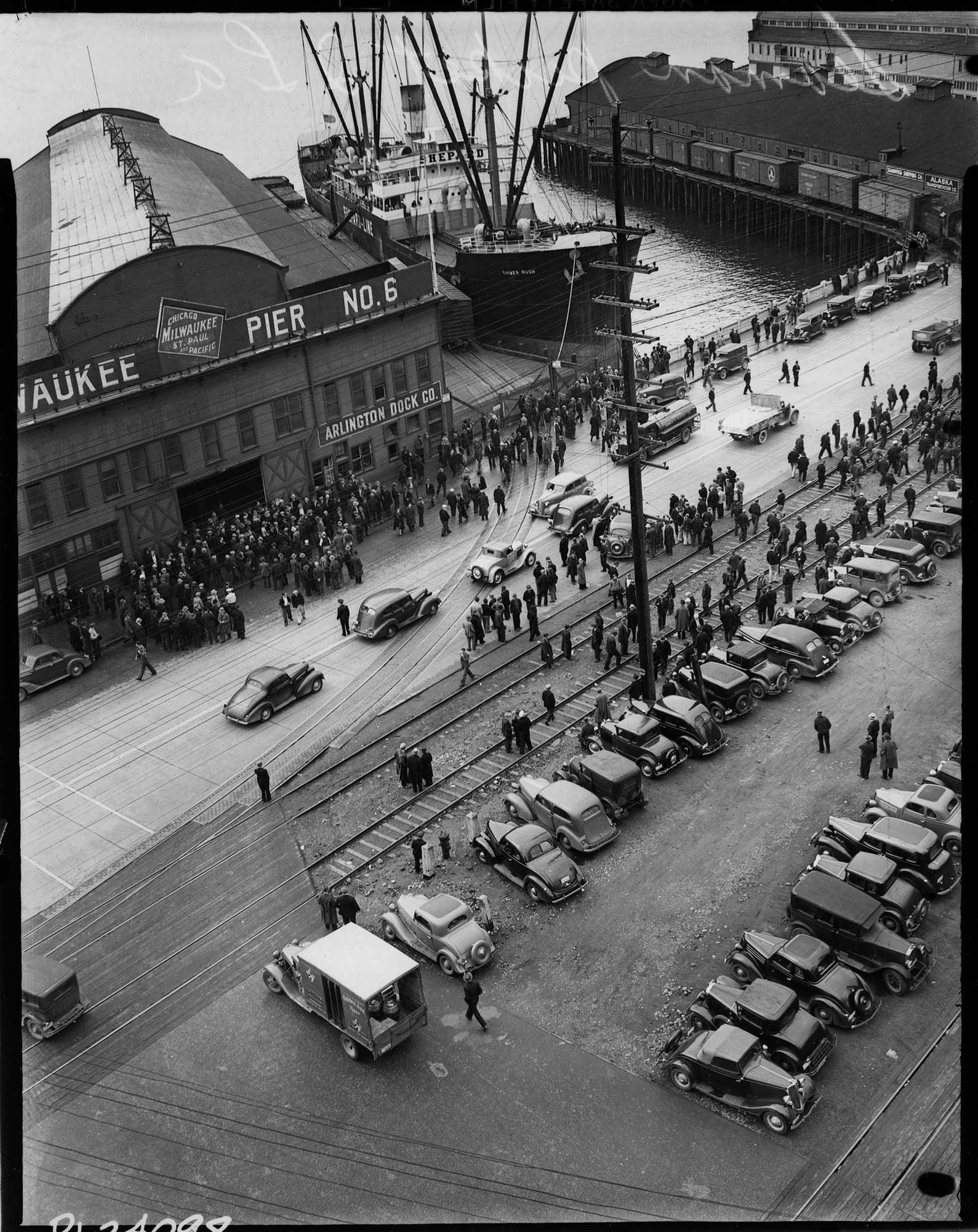 Image of Labor dispute at Pier 6, Seattle, 1938