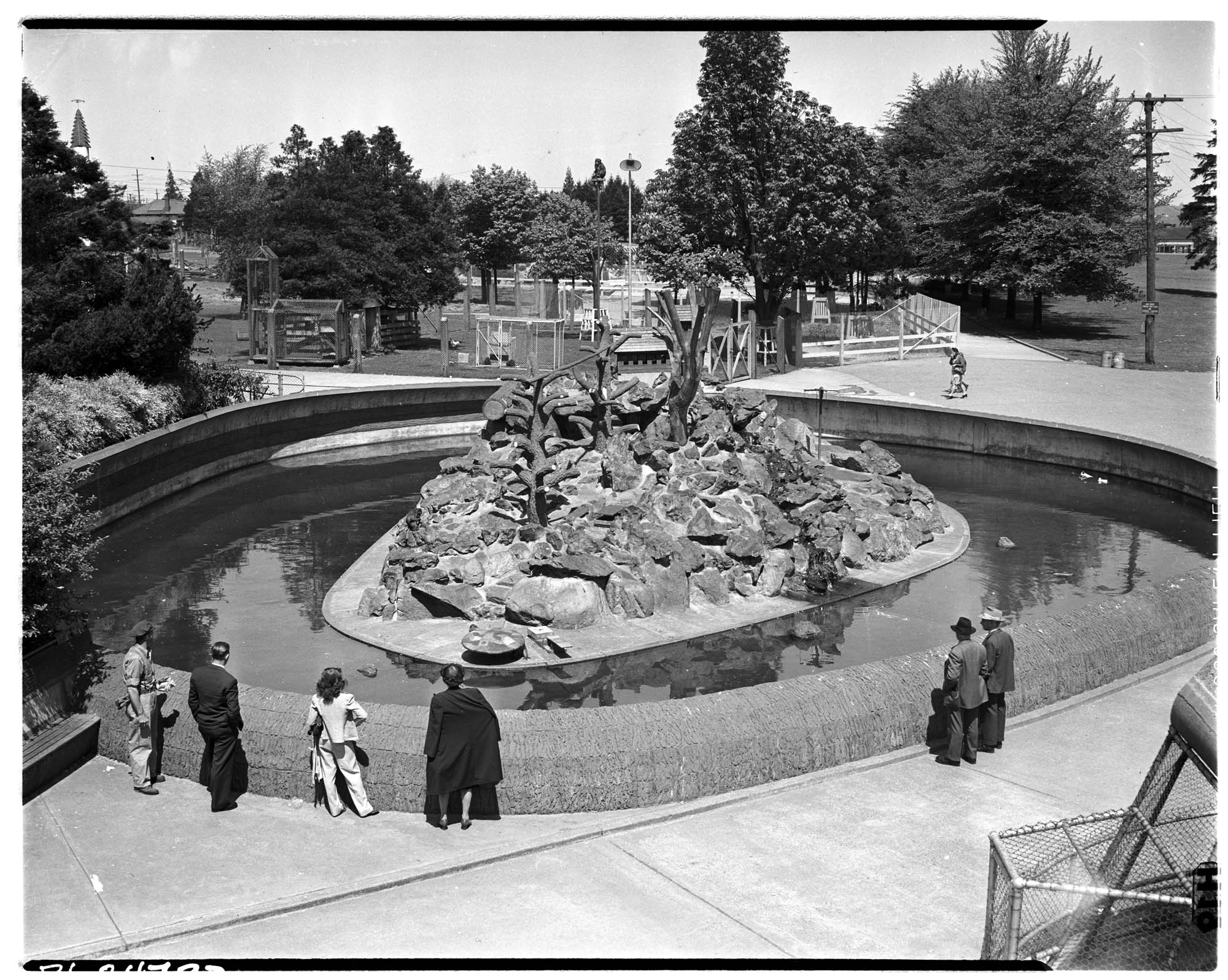 Image of Monkey Island at Woodland Park Zoo, May 13, 1946