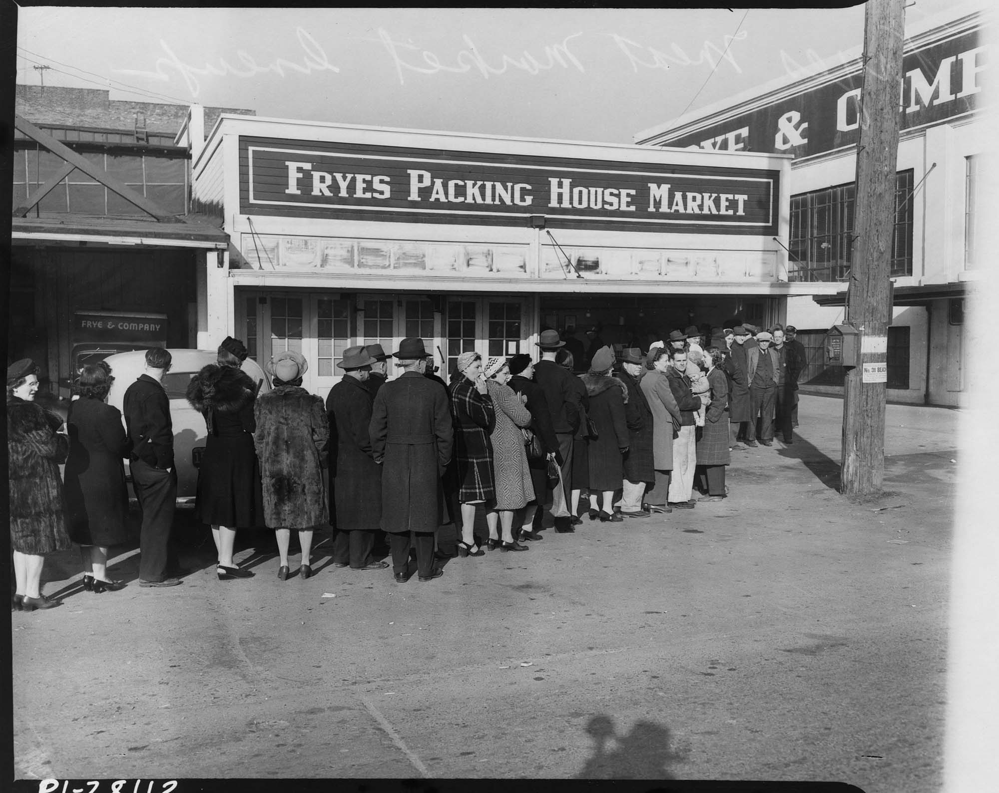 Image of Crowd outside Fryes Packing House Market, Seattle, 1943