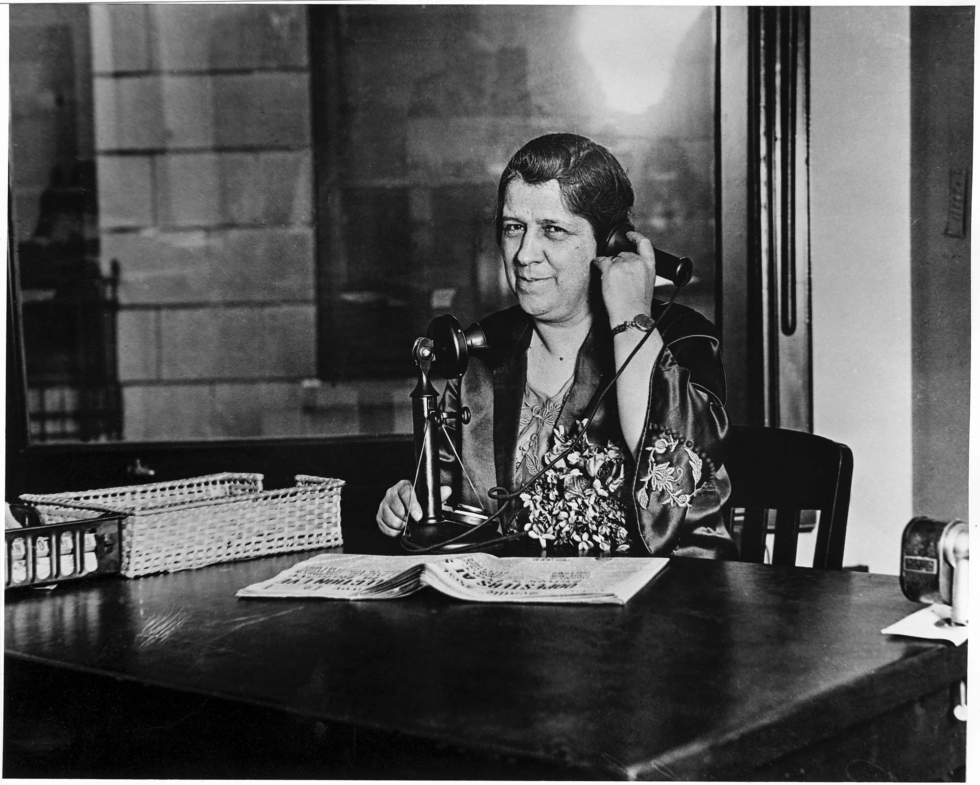 Image of Mayor Bertha K. Landes at her desk, Seattle, circa 1927