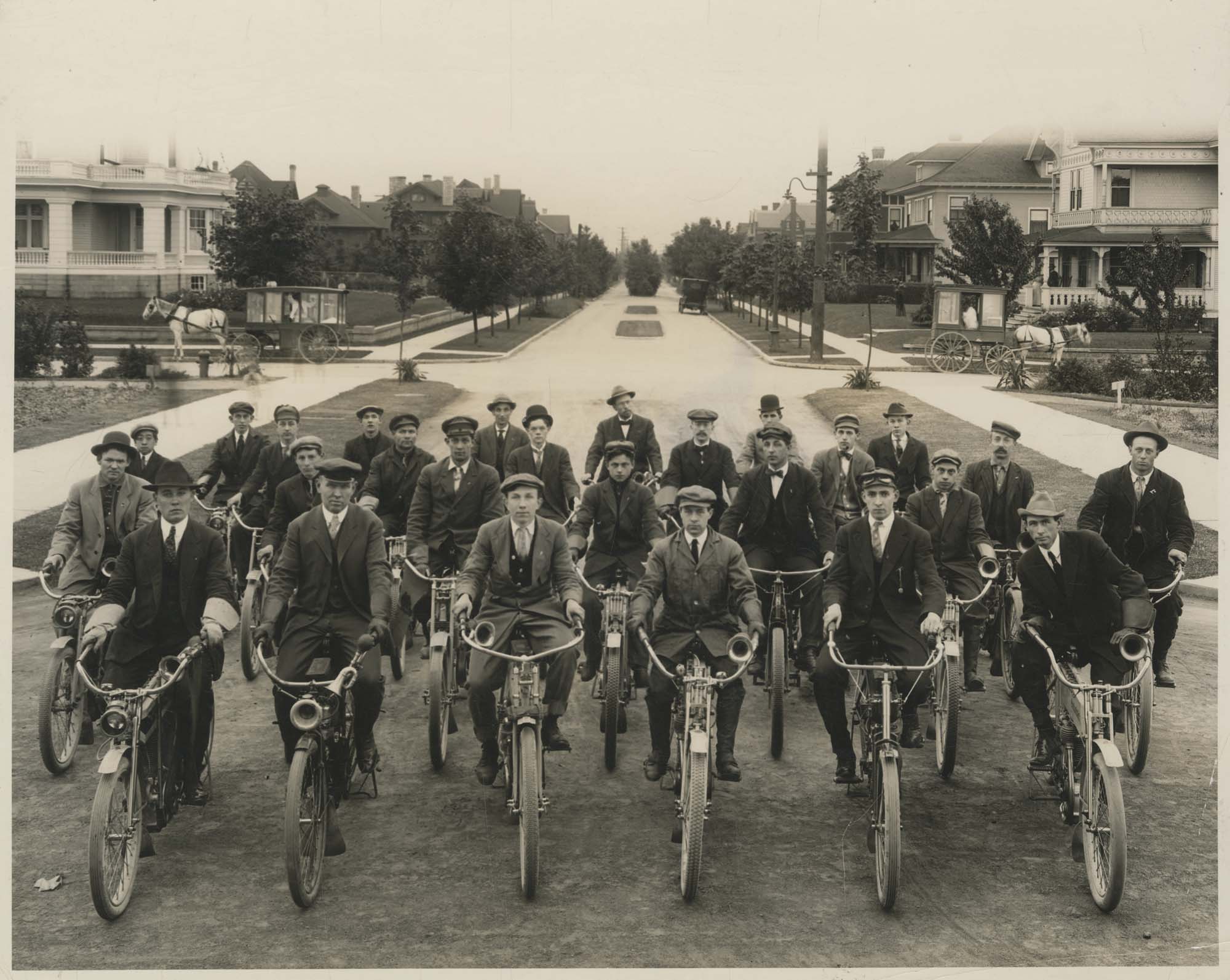 Image of Seattle Motorcycle Club, circa 1910