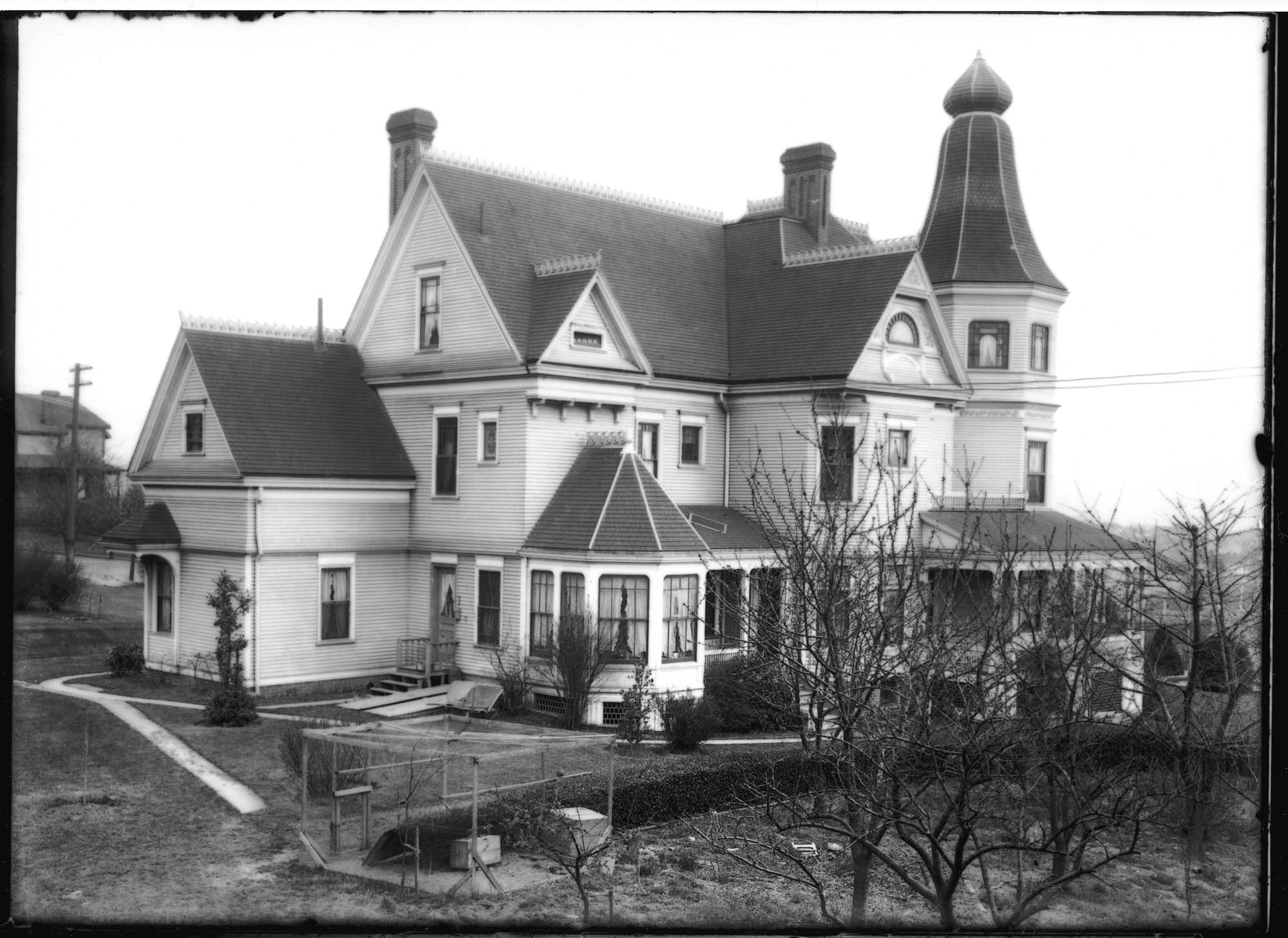 Image of Kinnear residence from rear, Seattle, circa 1900