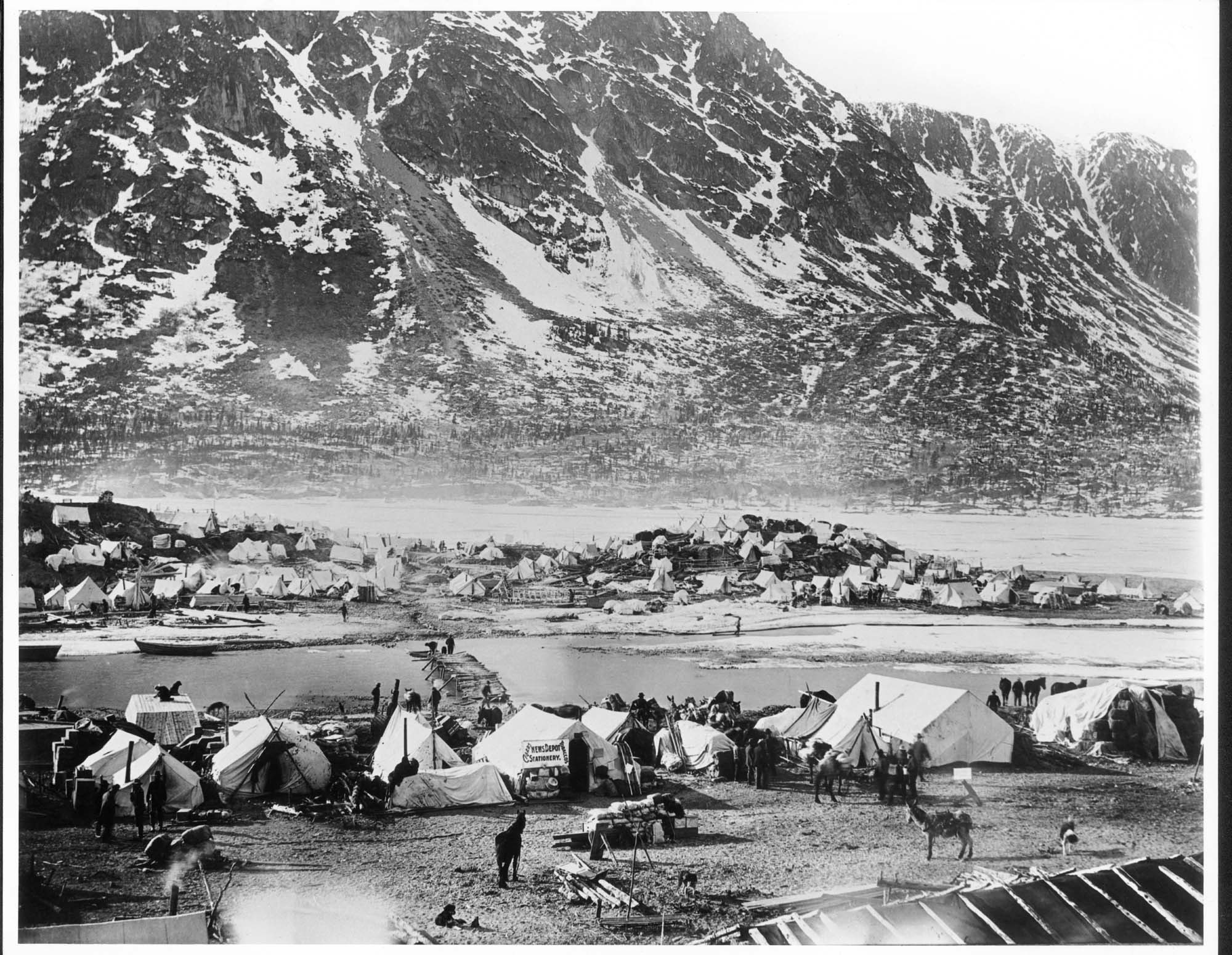 Image of Gold rush tent city, probably Lake Bennett, 1898