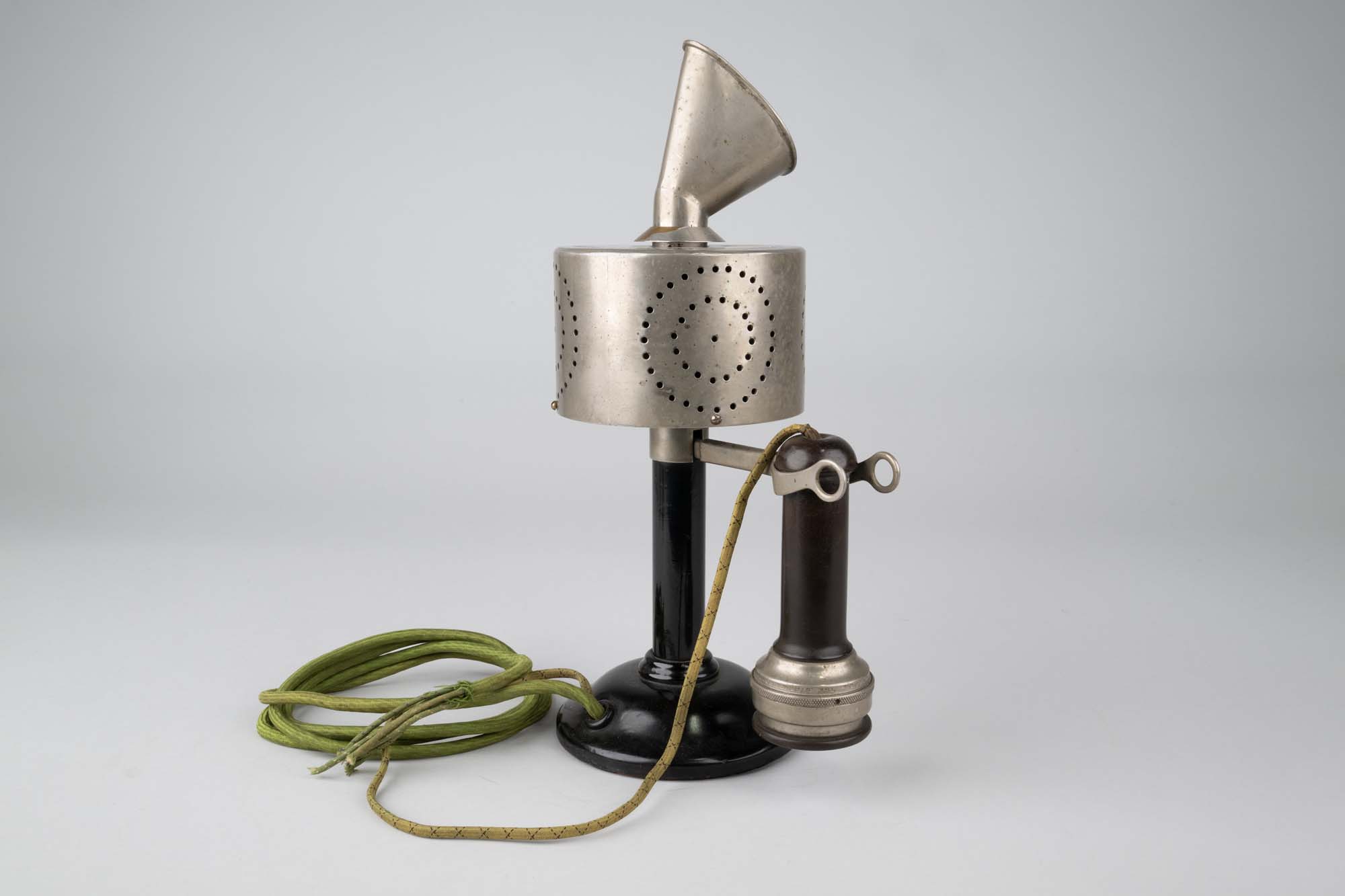 Image of High-powered industrial telephone used by Seattle City Light, 1916