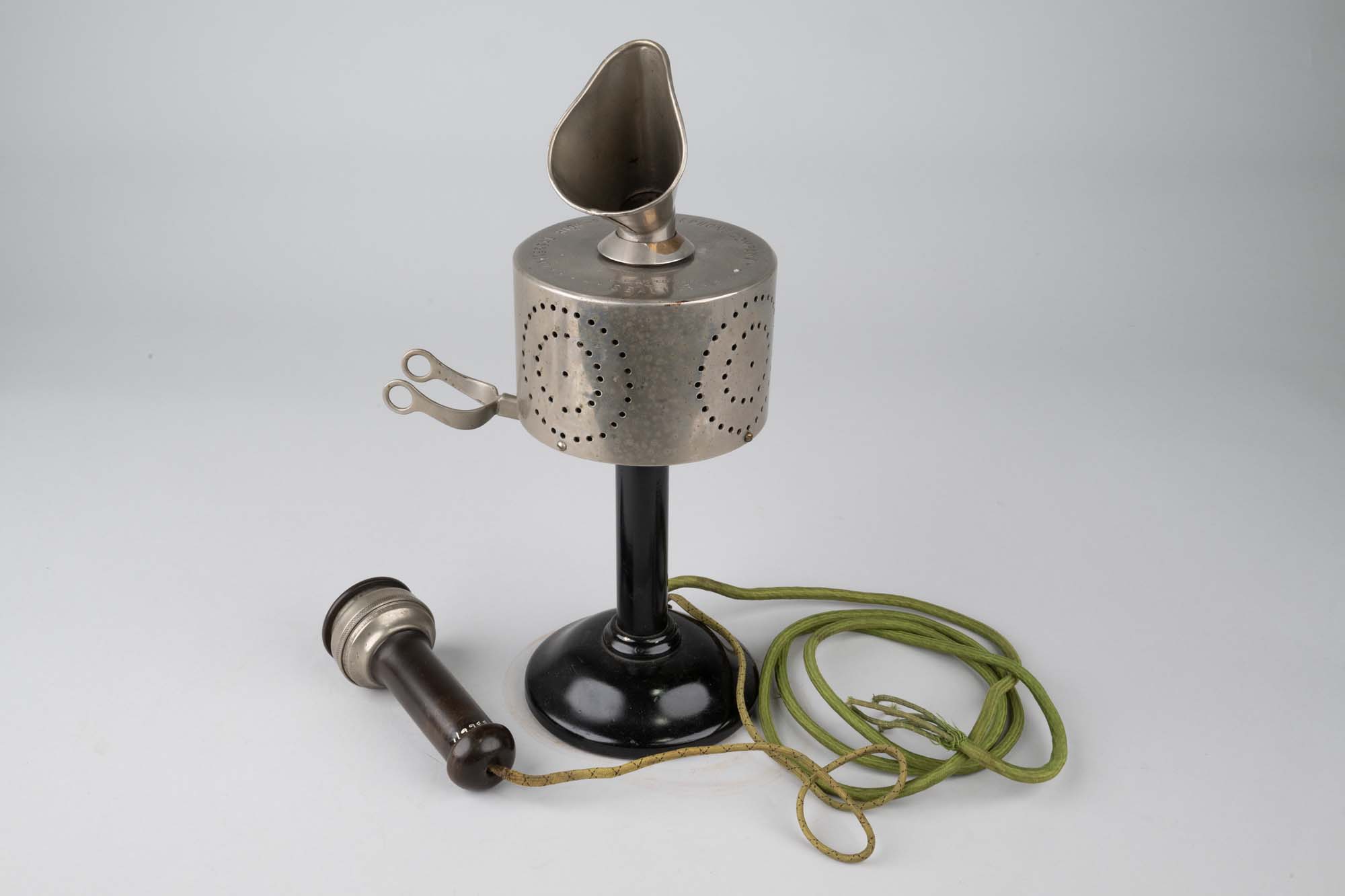 Image of High-powered industrial telephone used by Seattle City Light, 1916
