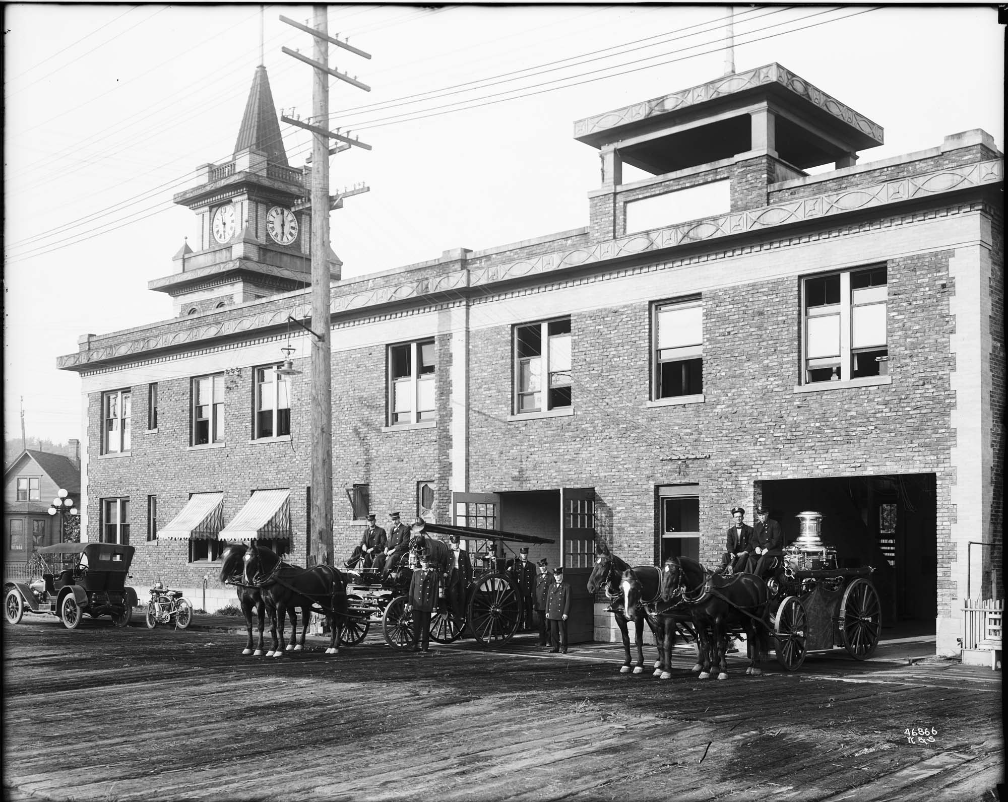 Image of Georgetown Fire Station and crew, 1915