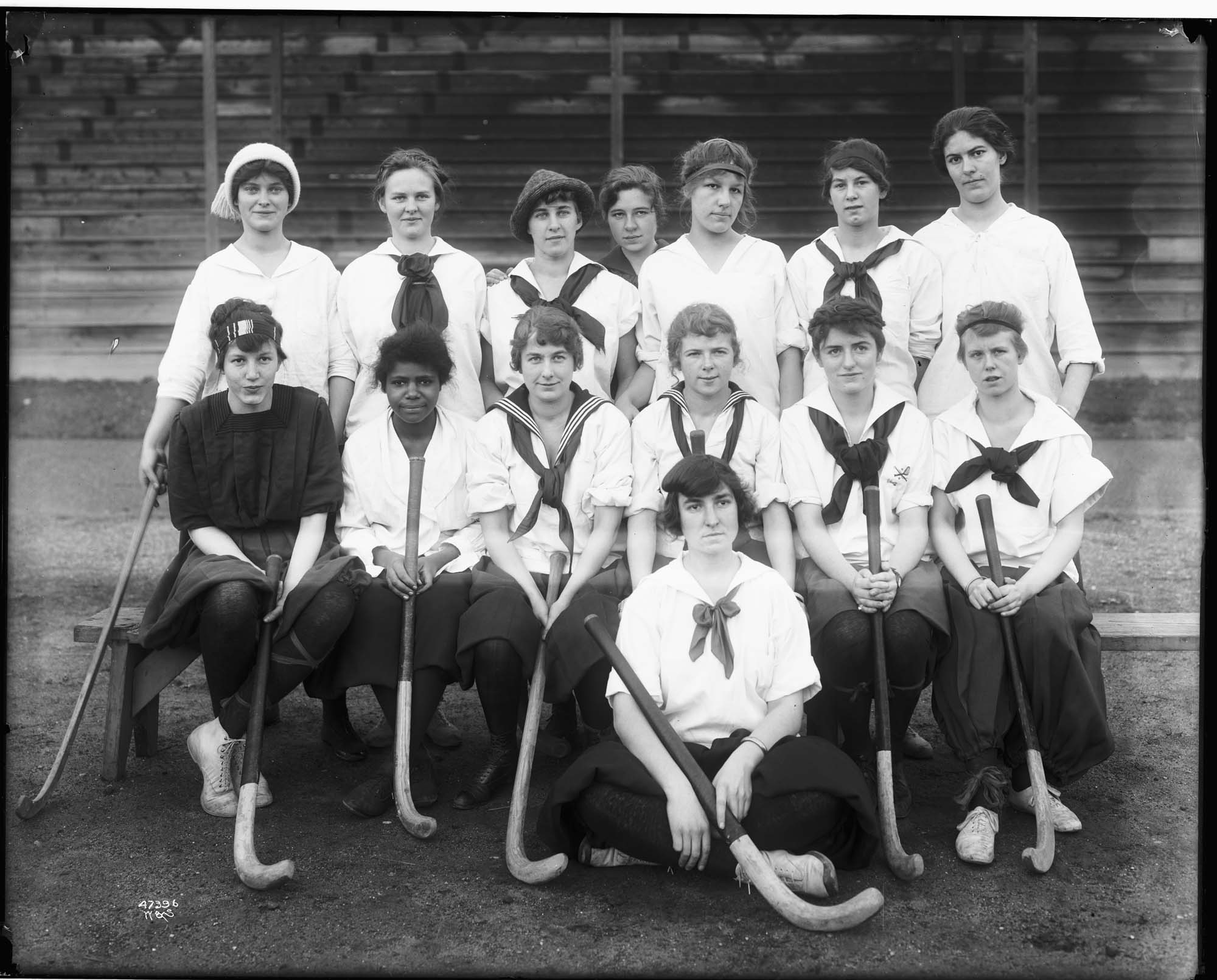 Image of Sophomore field hockey team at the University of Washington , 1916