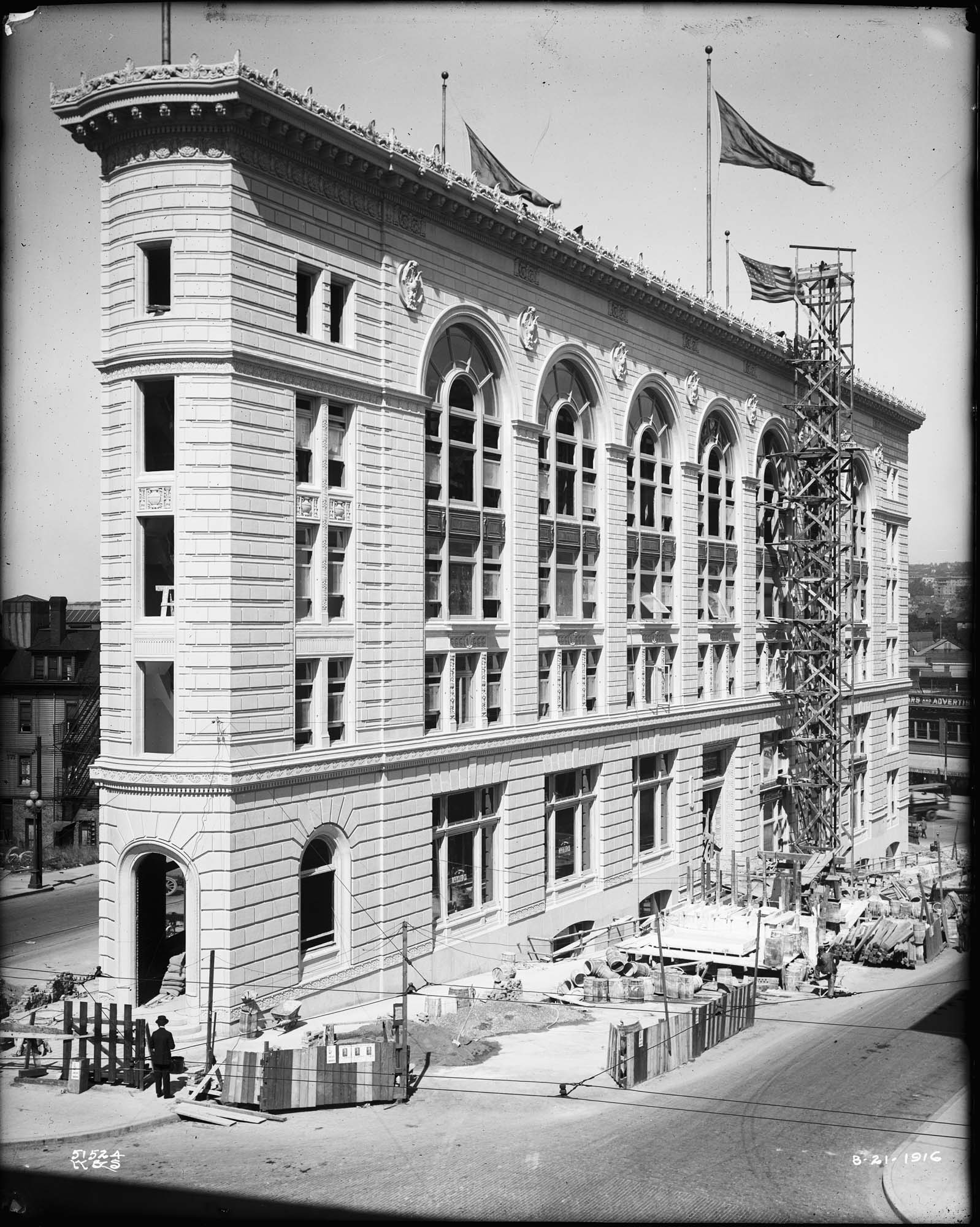 Image of Times Square Building under construction, August 21, 1916