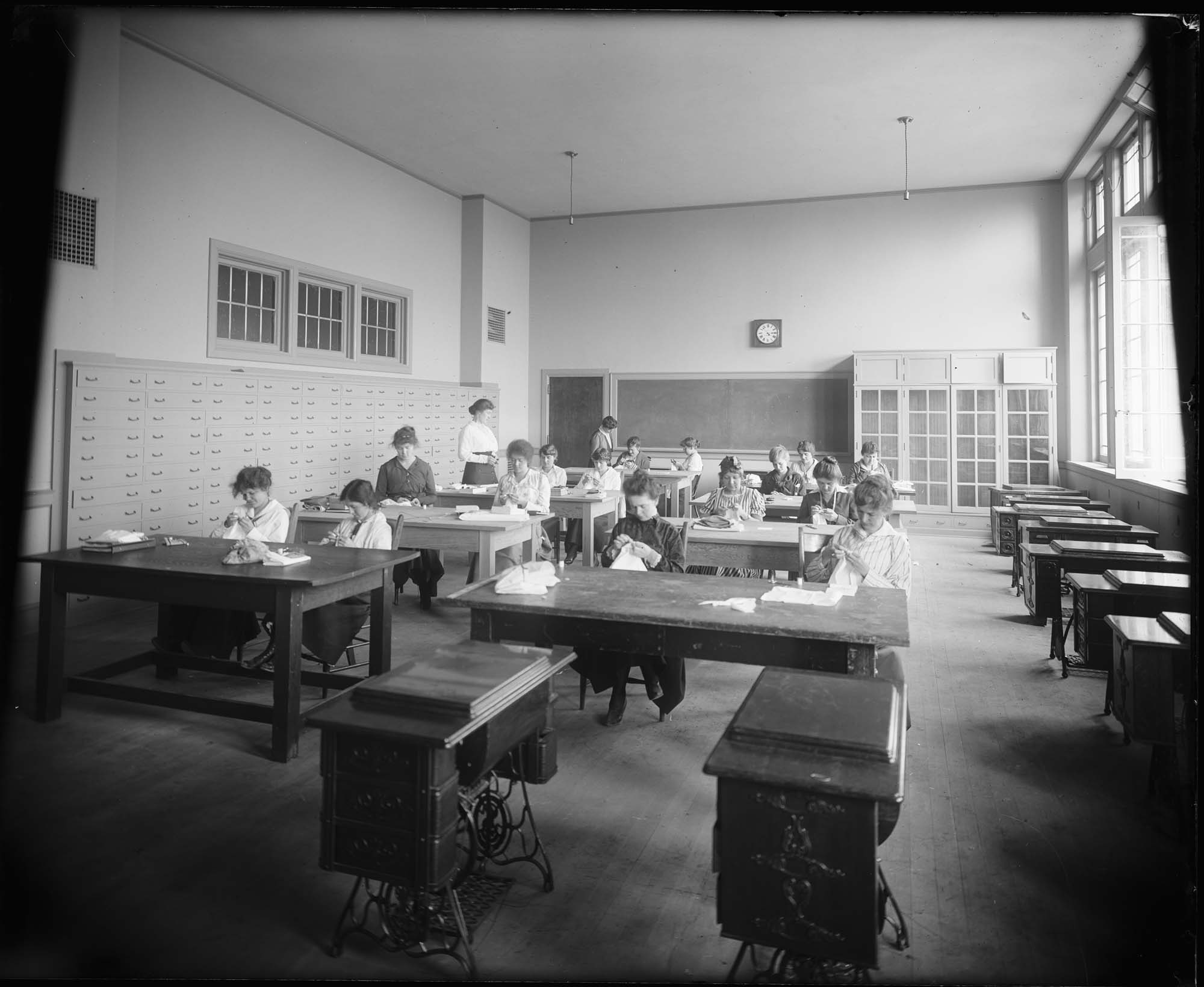 Image of Home economics class at the University of Washington, 1916