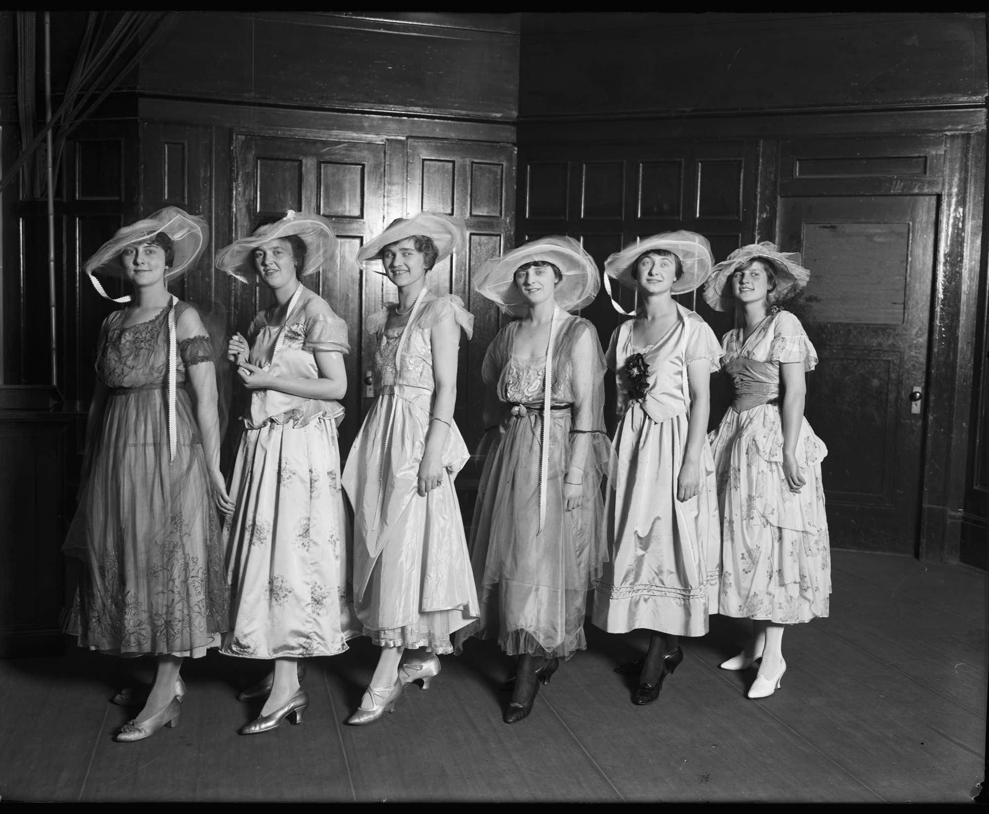 Image of Women's chorus at the University of Washington, circa 1916