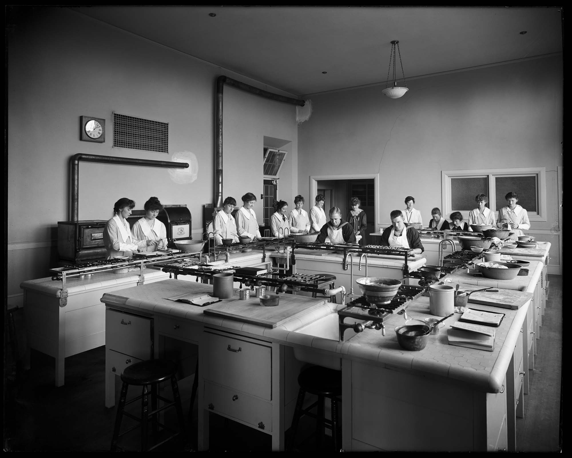 Image of University of Washington cooking class, Seattle, circa 1918