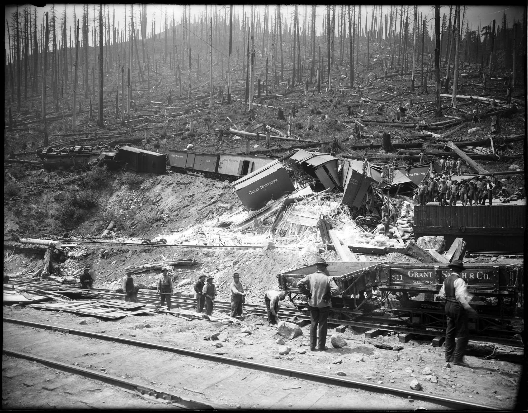 Image of Great Northern Railway wreck at Wellington, circa 1909