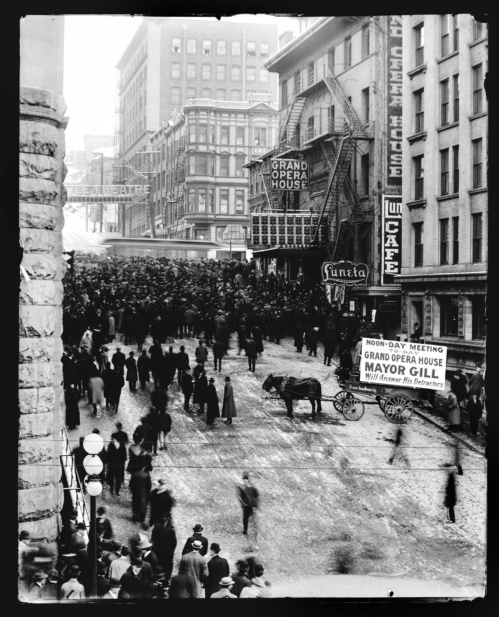 Image of Crowd rushing to Mayor Gill's support meeting, February 2, 1911
