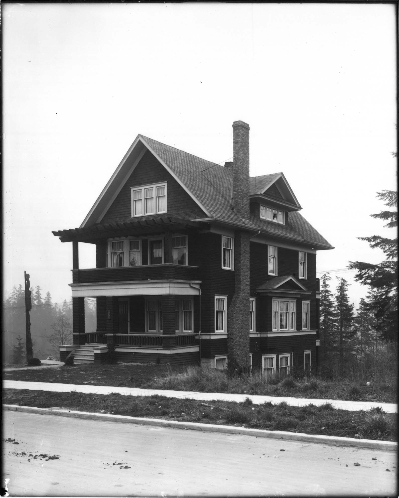 Image of Delta Kappa Epsilon fraternity house, University of Washington, 1915