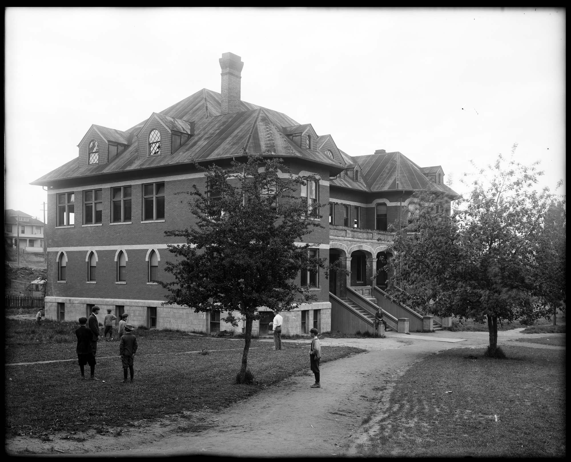 Image of Peterson Hall at Seattle Seminary, circa 1913