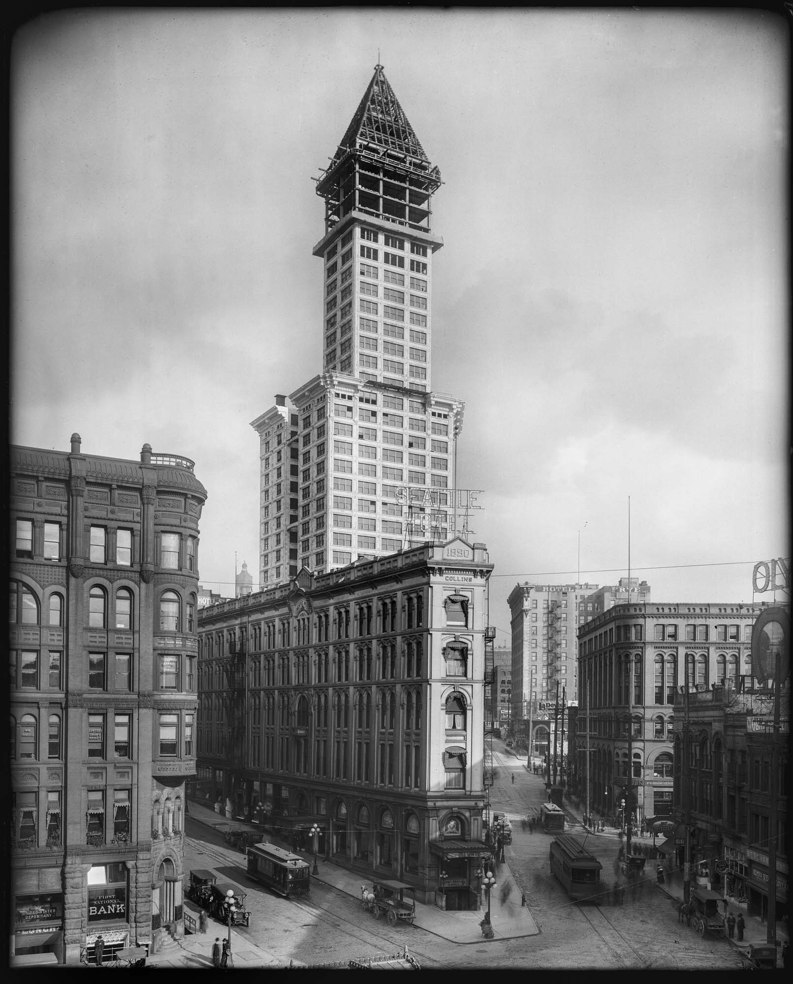 Image of Smith Tower under construction, 1913