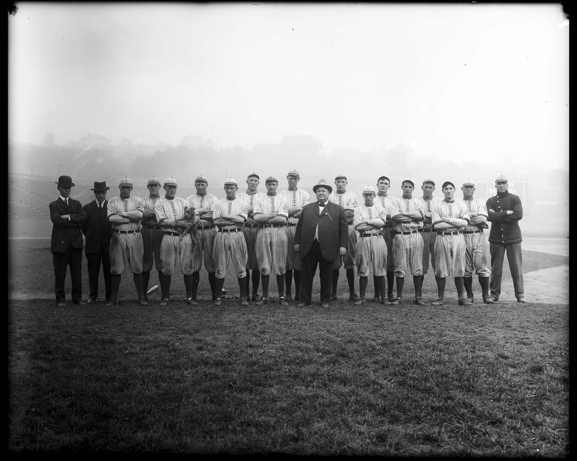 Image of D.E. Dugdale and his Seattle baseball team, 1914