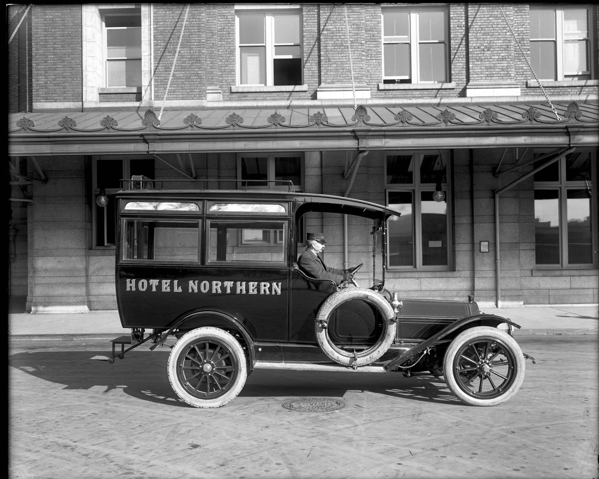 Image of Northern Hotel bus, Seattle, 1914