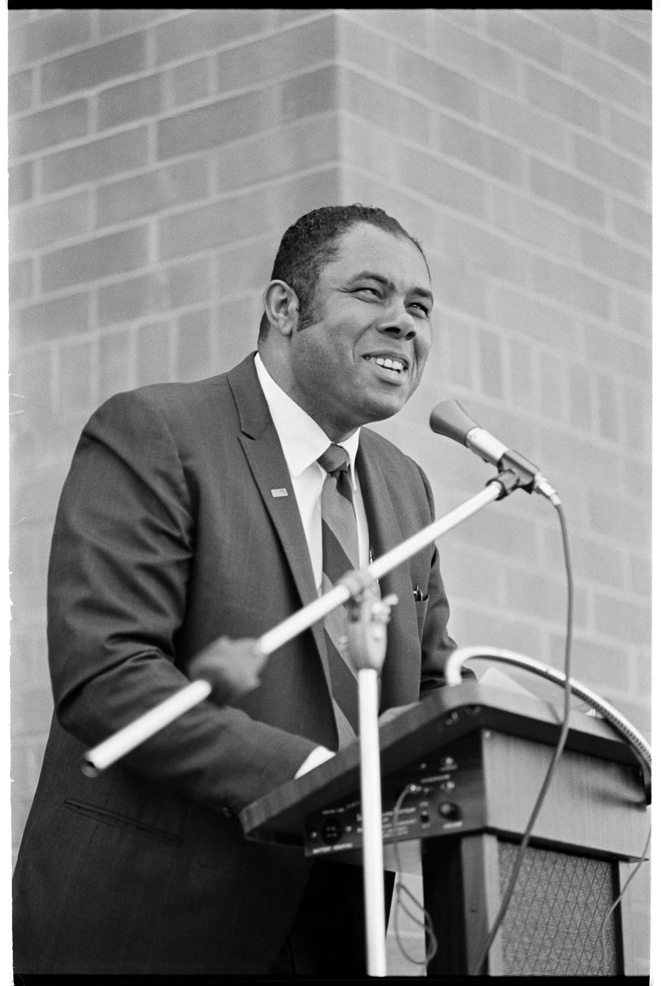 Image of Donald Phelps speaking at dedication of the Center Park Apartments for people with disabilities, Seattle, August 30, 1970