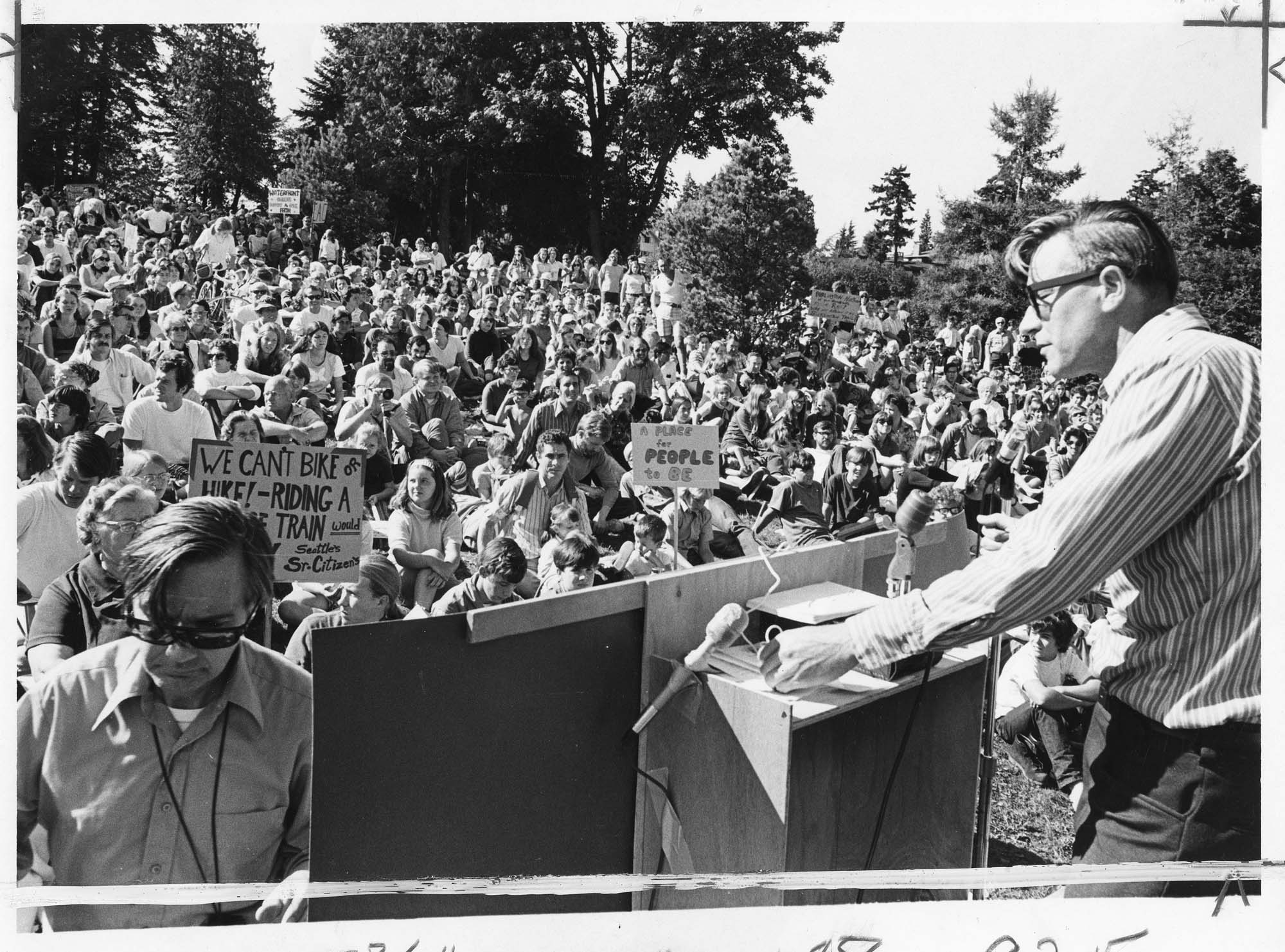 Image of Crowd at rally at Matthews Beach Park about proposed Burke-Gilman Trail, Seattle, September 12, 1971