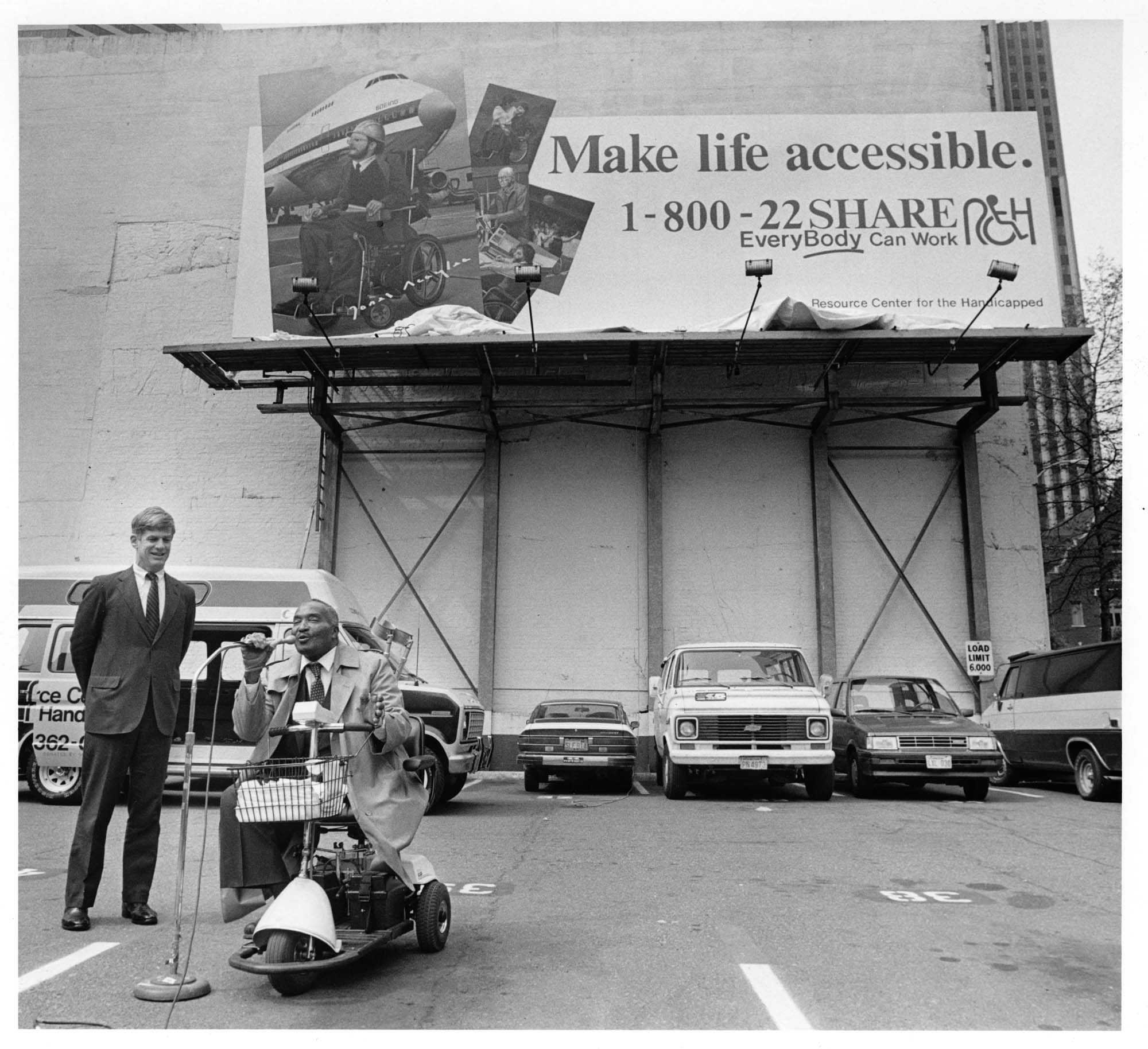 Image of Sam Smith and Tim Hill unveiling 