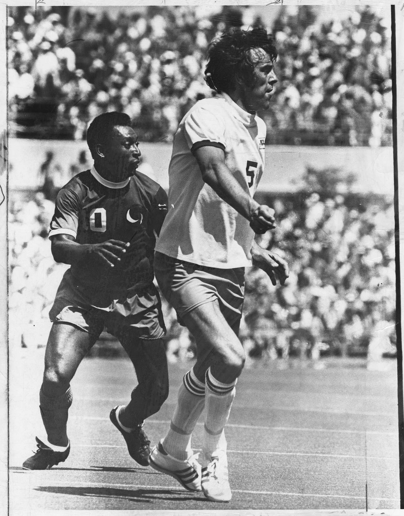 Image of Mike England marking Pelé at  Sounders vs. New York Cosmos game, Seattle, July 5, 1975