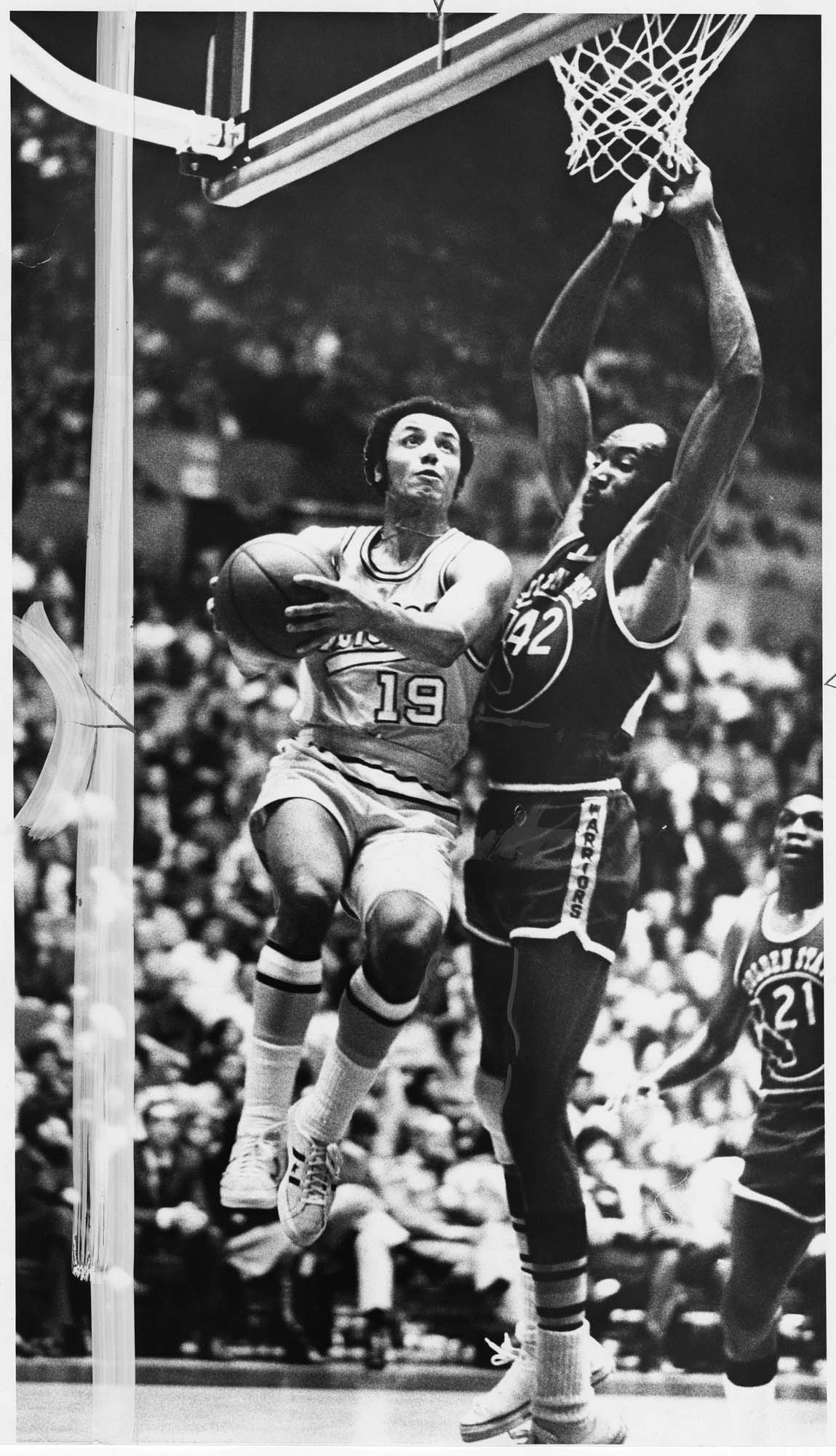 Image of Lenny Wilkens playing in Sonics game against Golden State Warriors, December 10, 1971