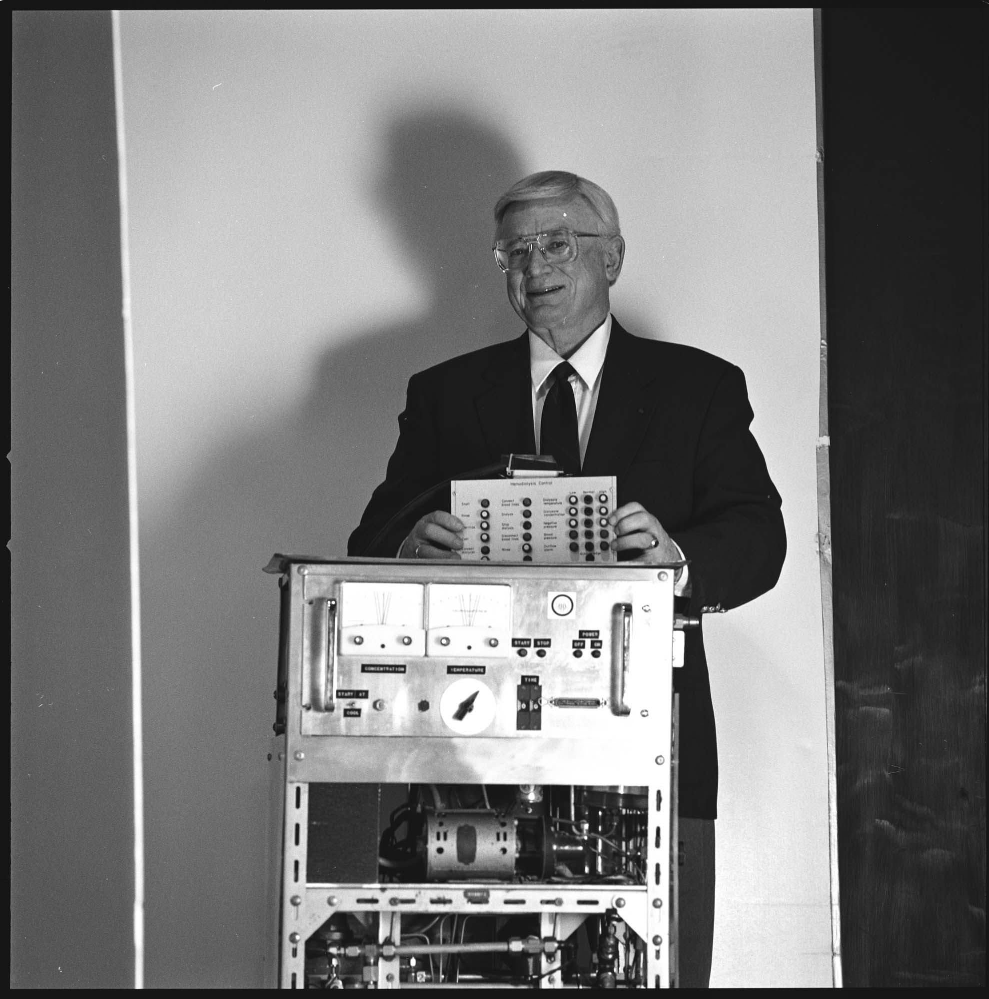 Image of Inventor Dr. Les Babb with first kidney dialysis machine, Seattle, February 21, 1994