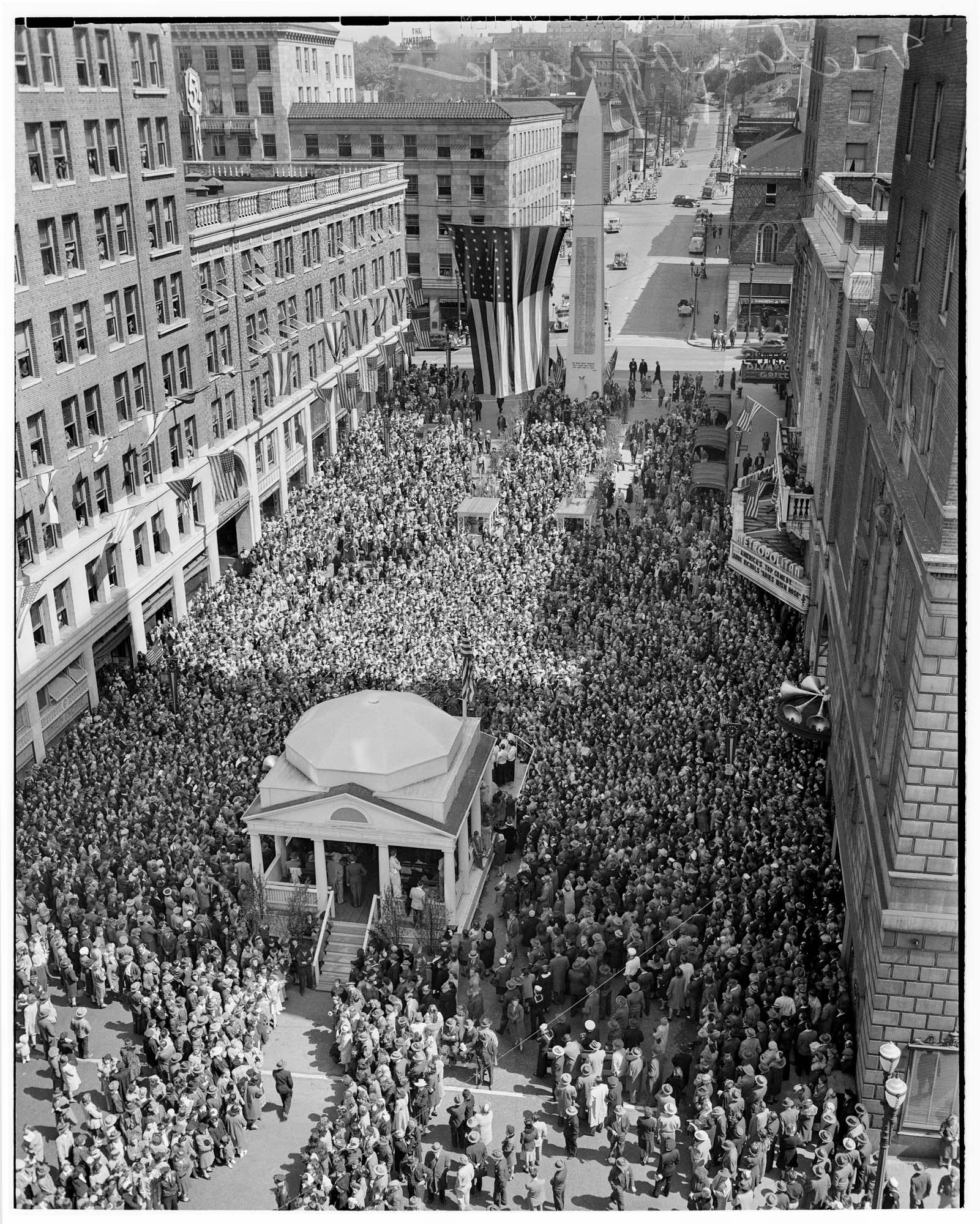 Image of Crowds in Victory Square, September 1944